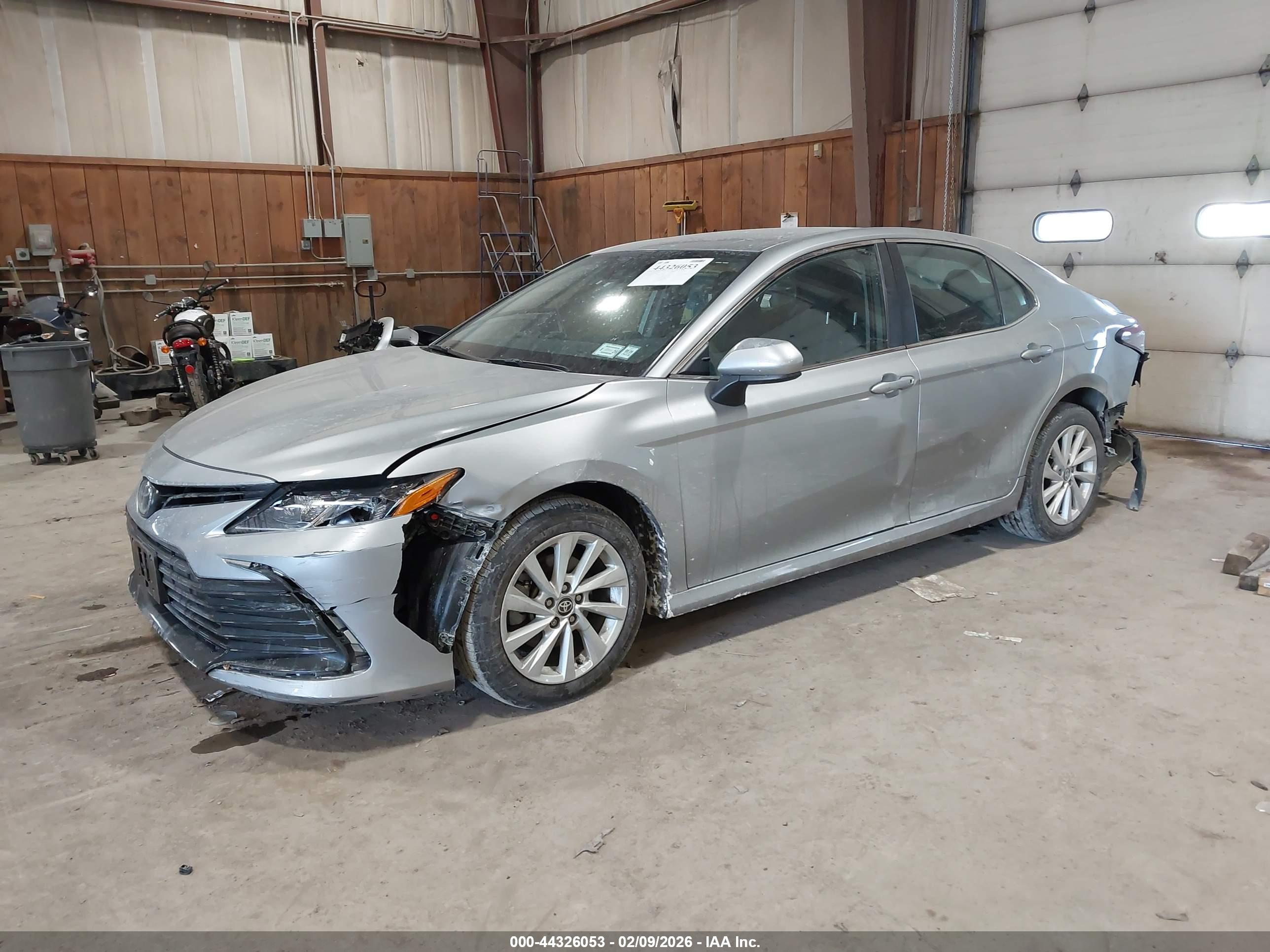 TOYOTA CAMRY image 2