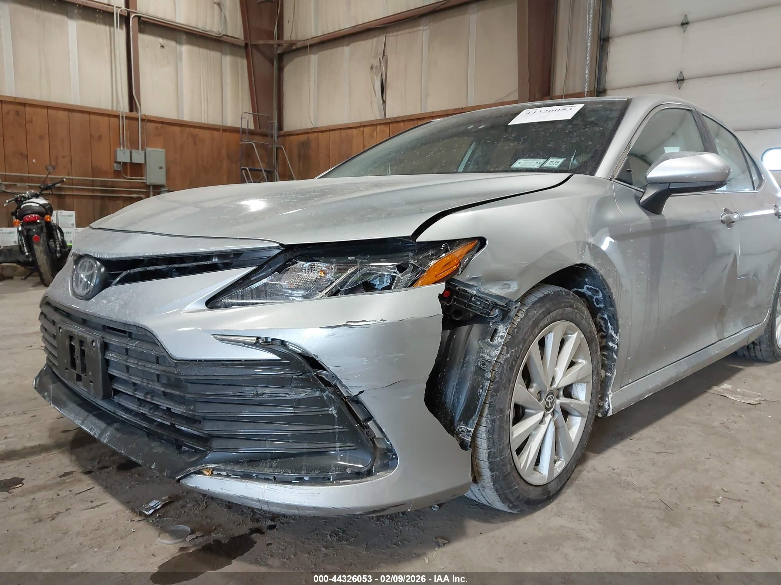TOYOTA CAMRY image 6