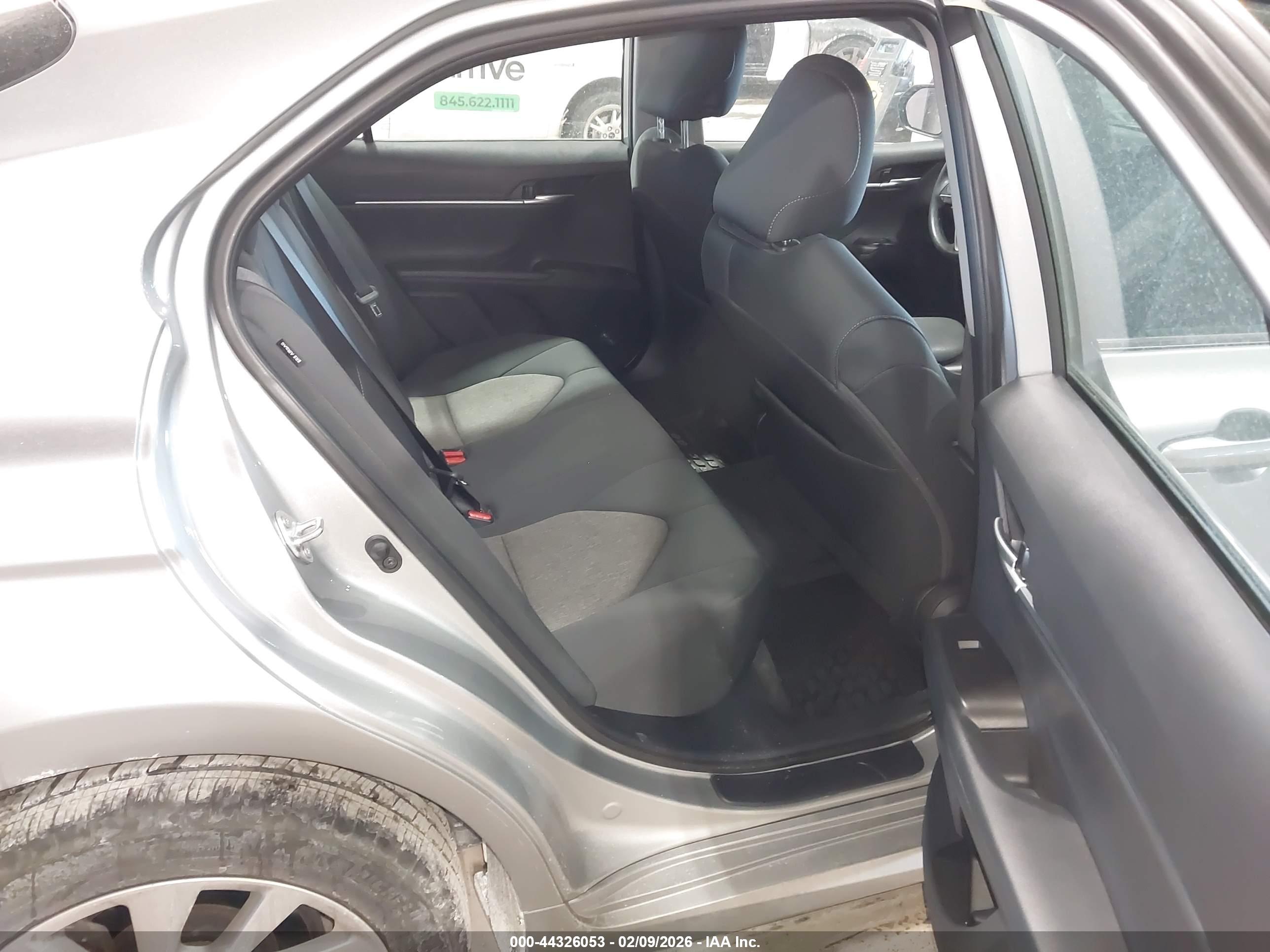 TOYOTA CAMRY image 8