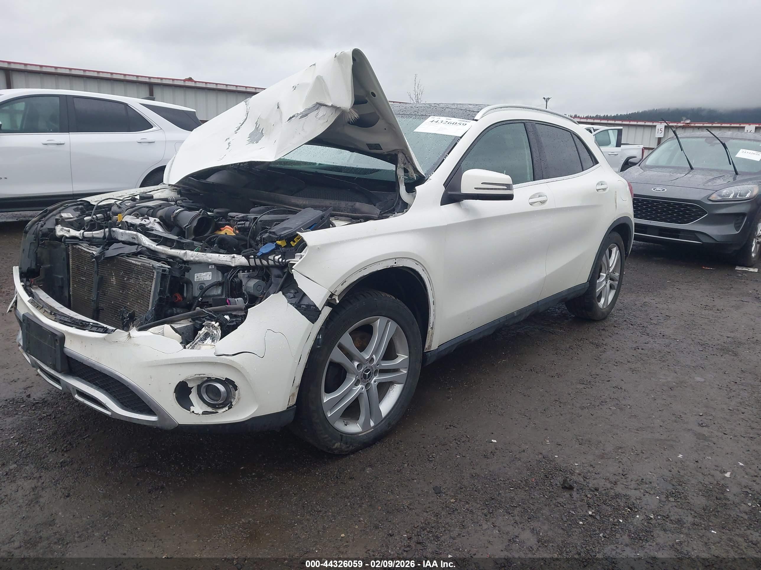 MERCEDES-BENZ GLA image 2