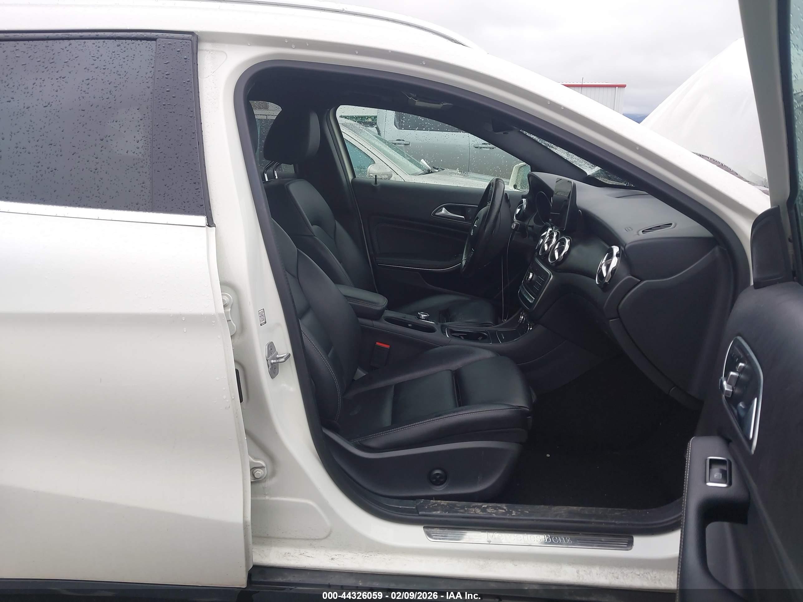 MERCEDES-BENZ GLA image 5