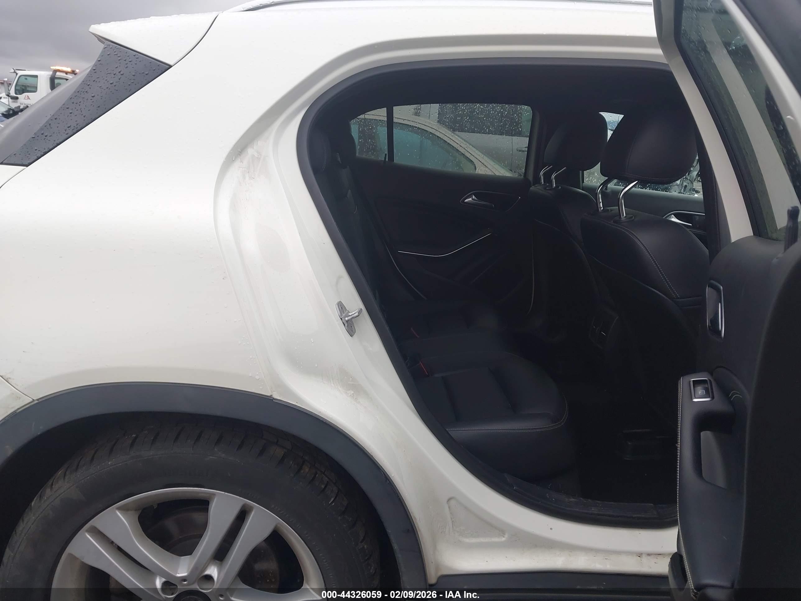 MERCEDES-BENZ GLA image 8