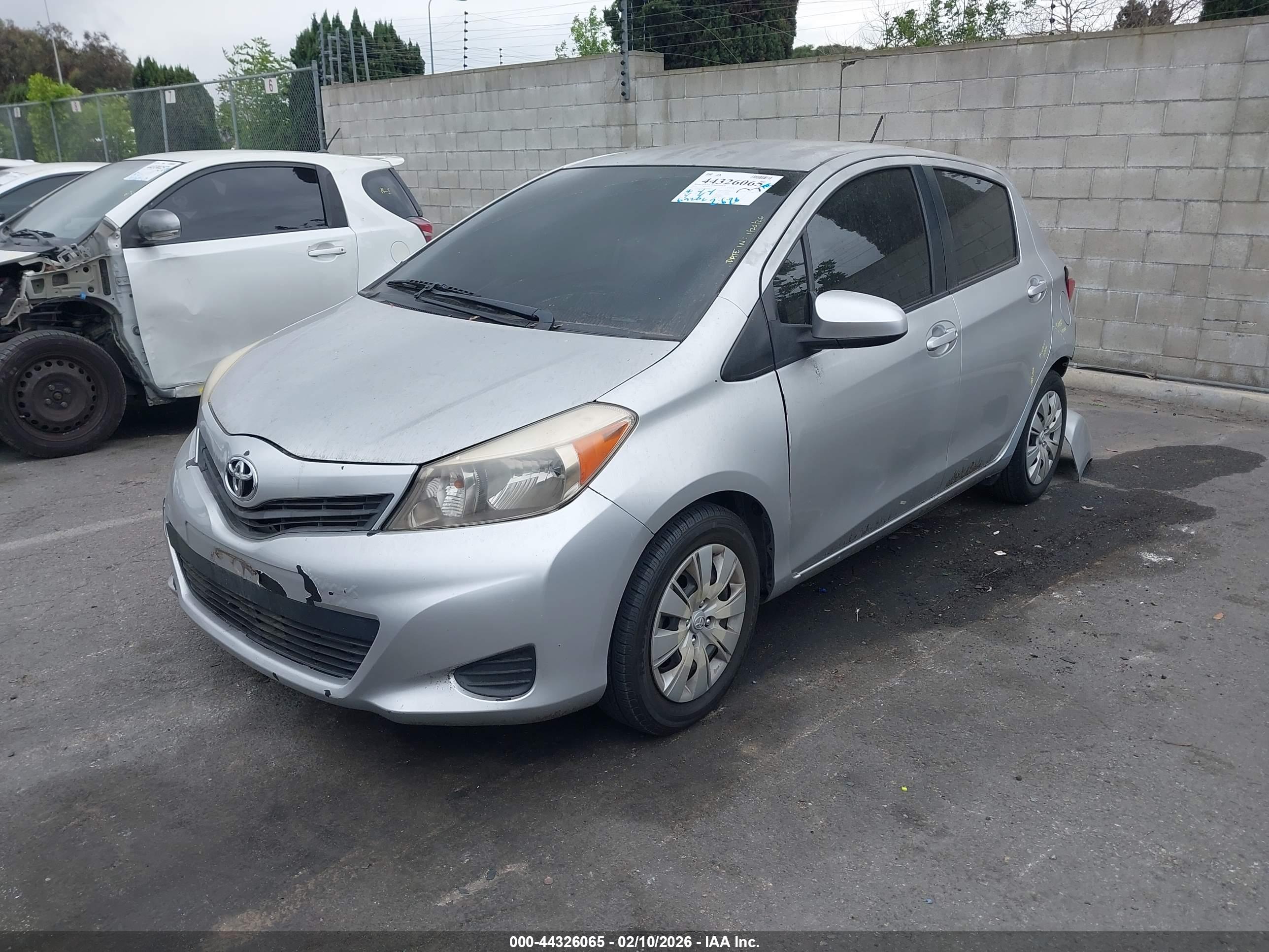 TOYOTA YARIS image 2
