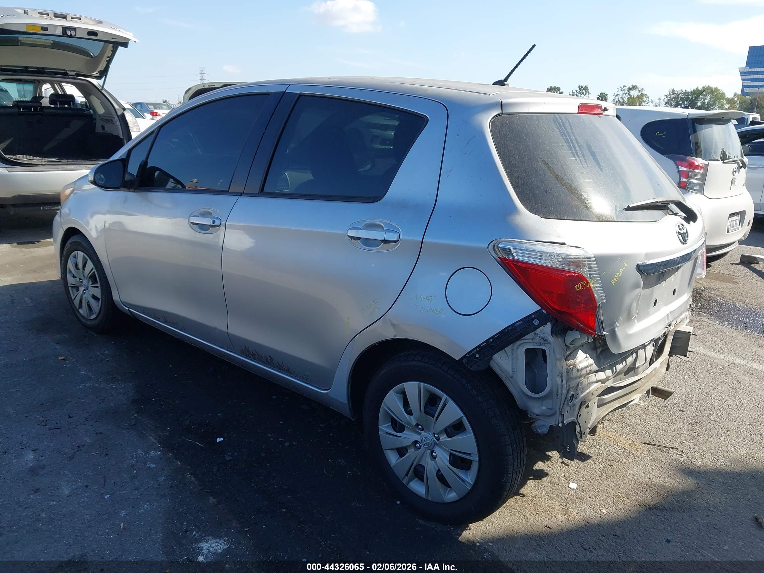 TOYOTA YARIS image 3