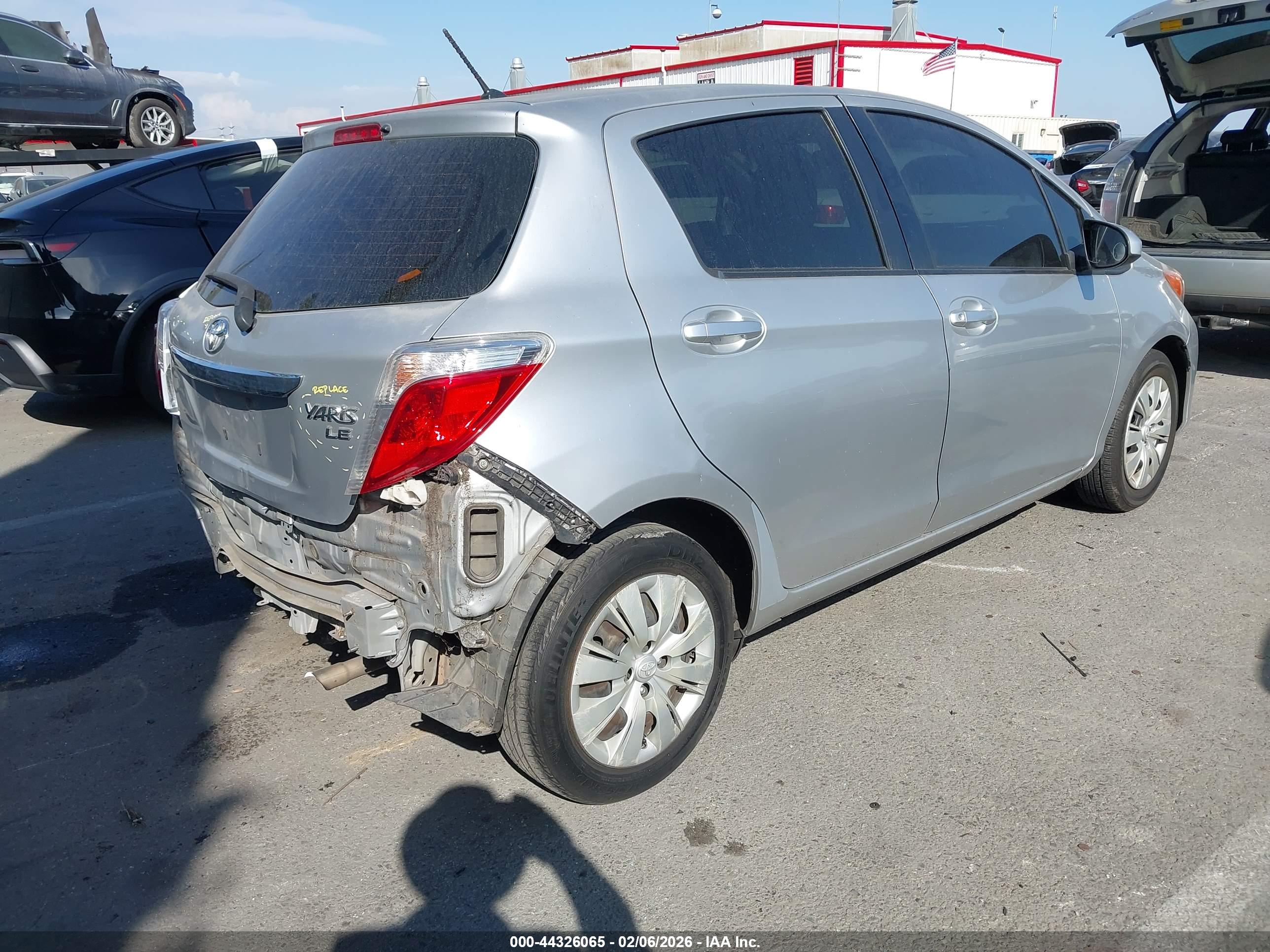 TOYOTA YARIS image 4