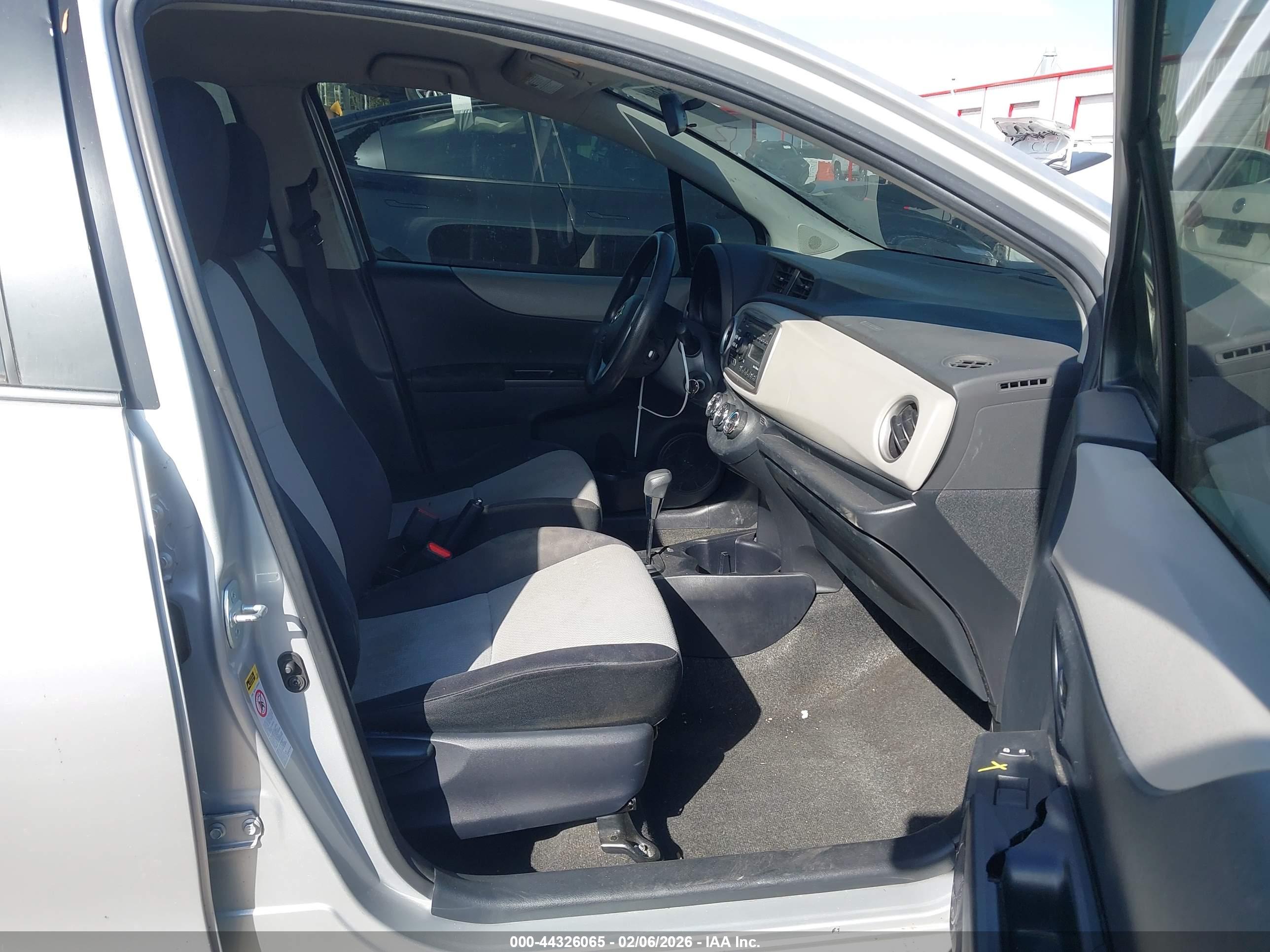 TOYOTA YARIS image 5