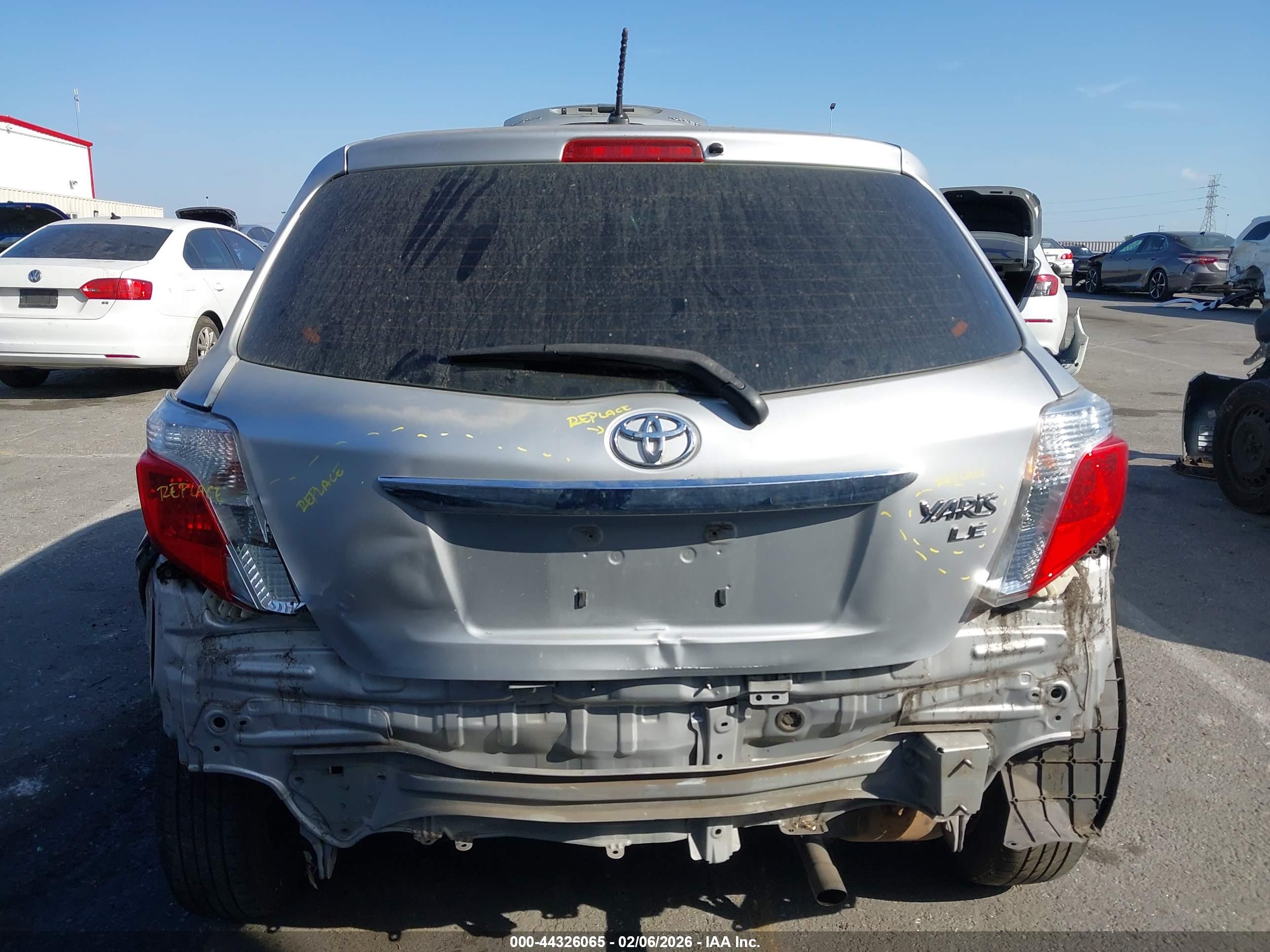 TOYOTA YARIS image 6
