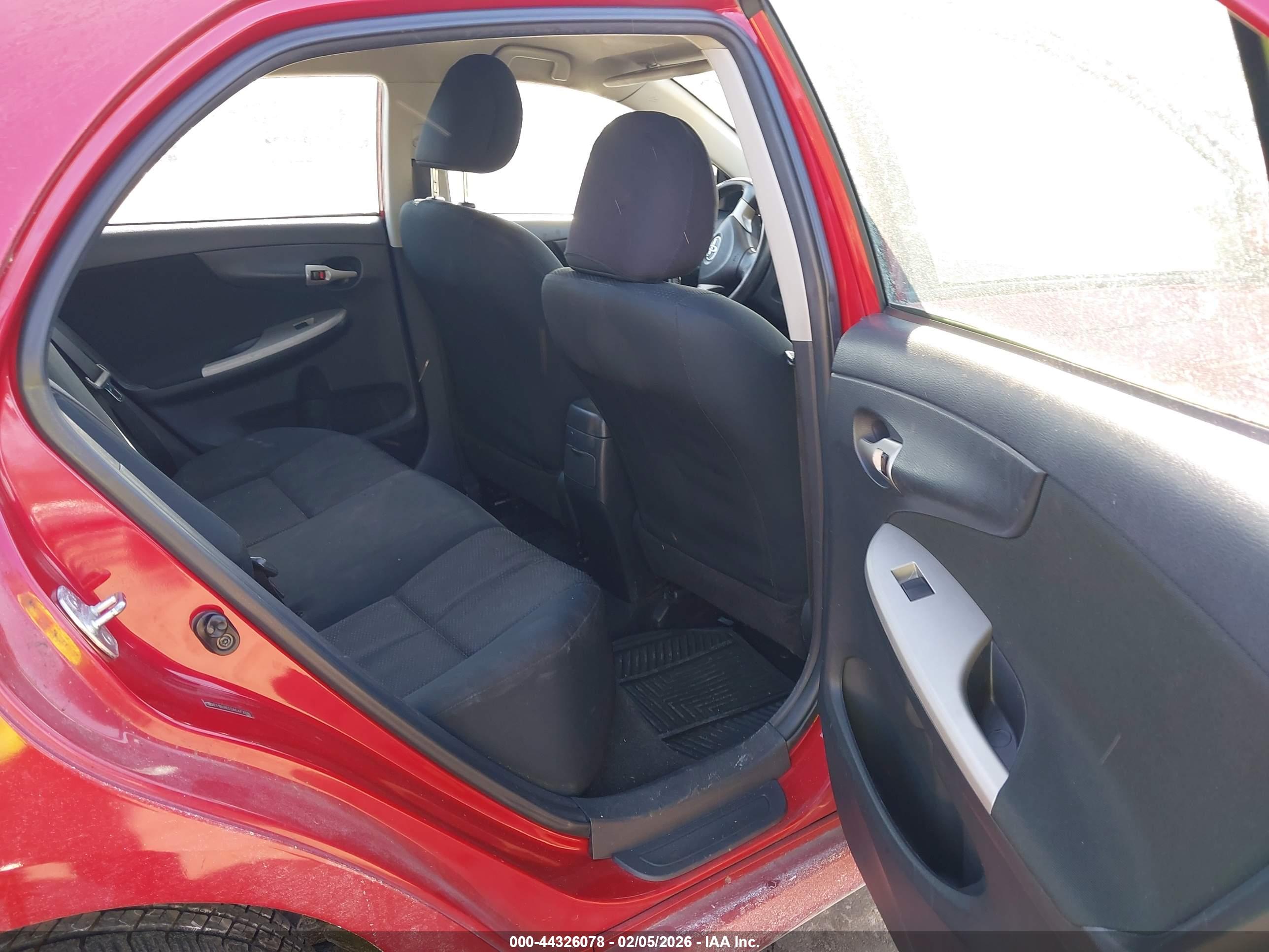 TOYOTA COROLLA image 8