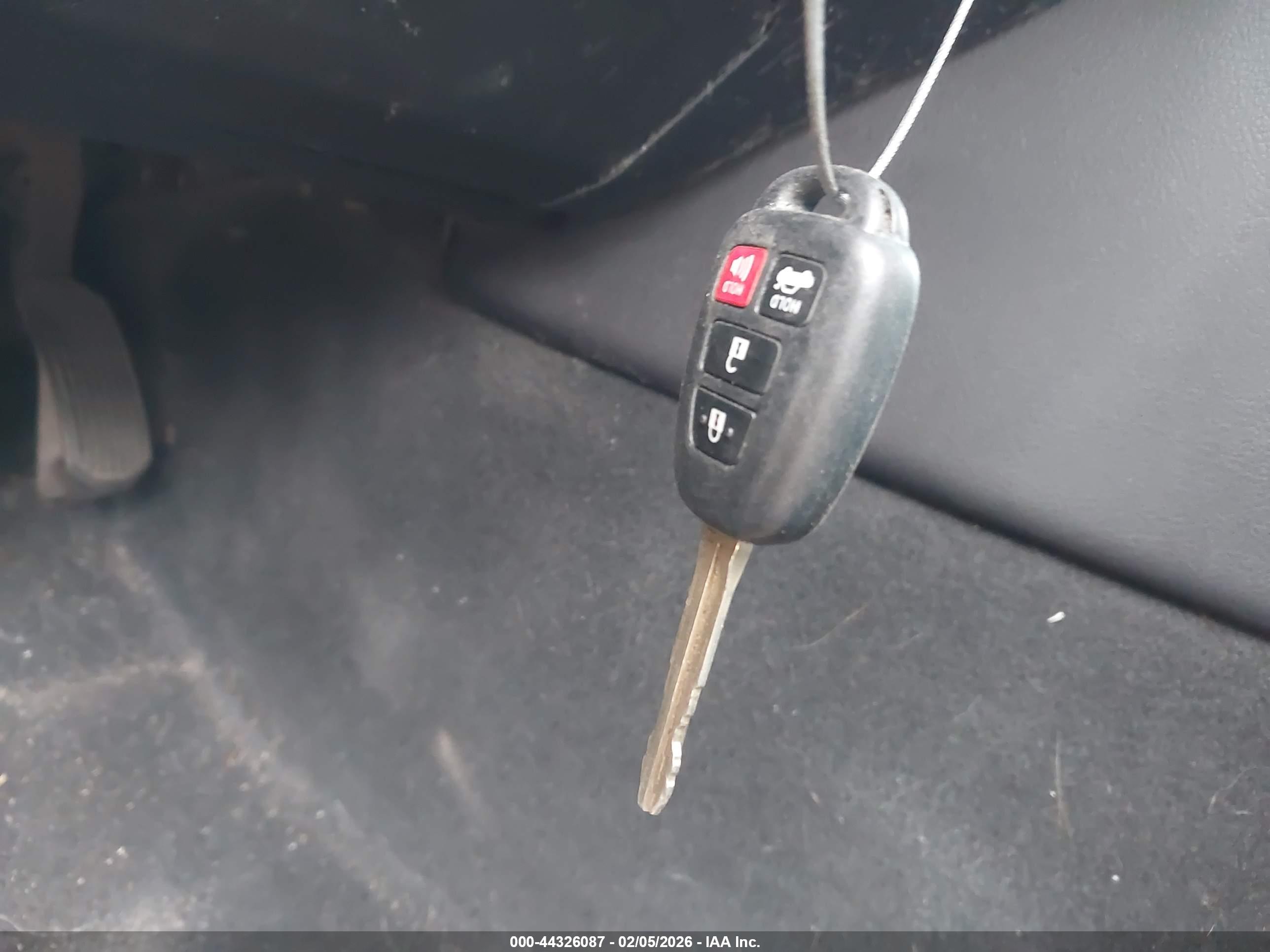 TOYOTA CAMRY image 11