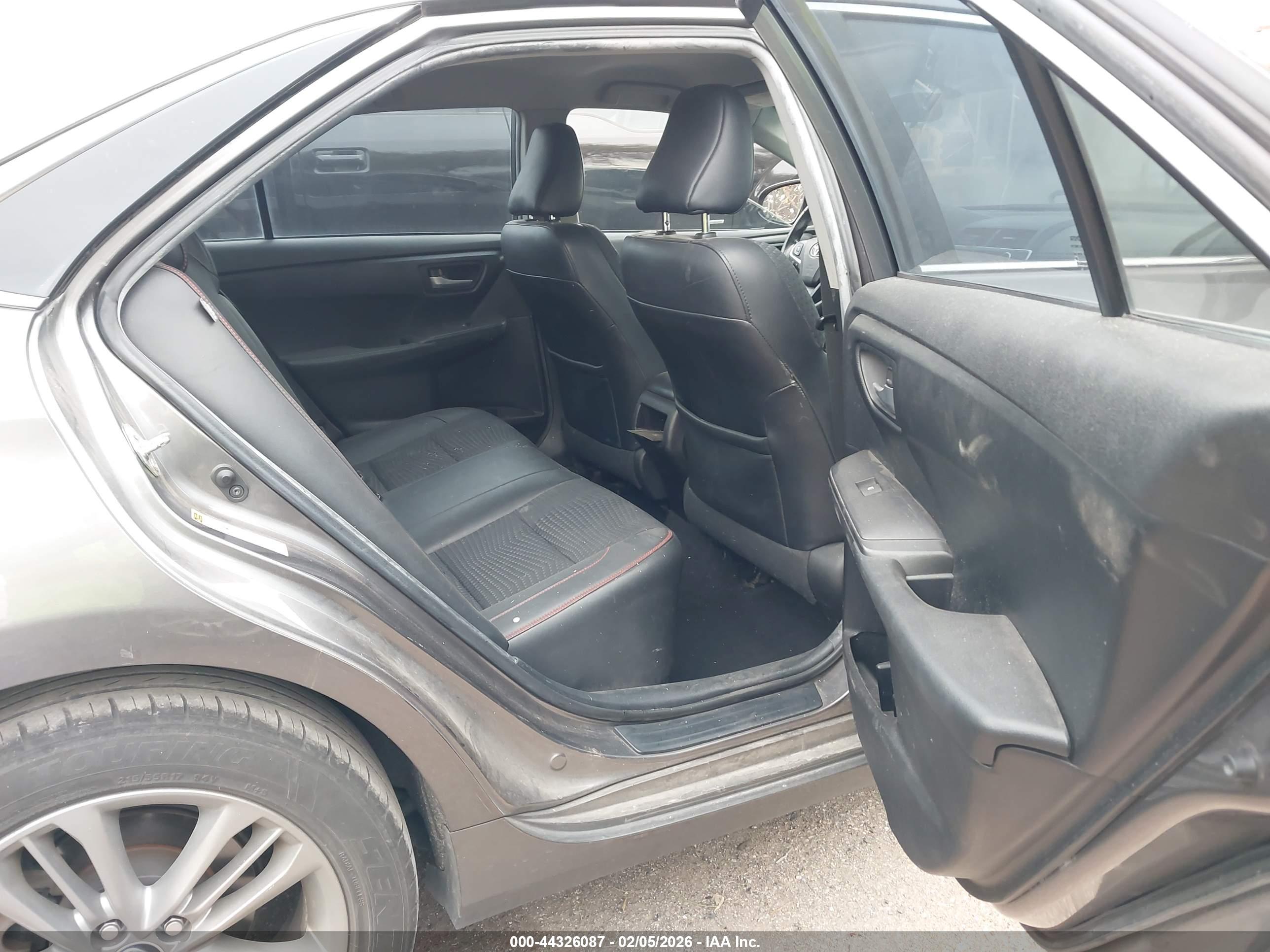 TOYOTA CAMRY image 8