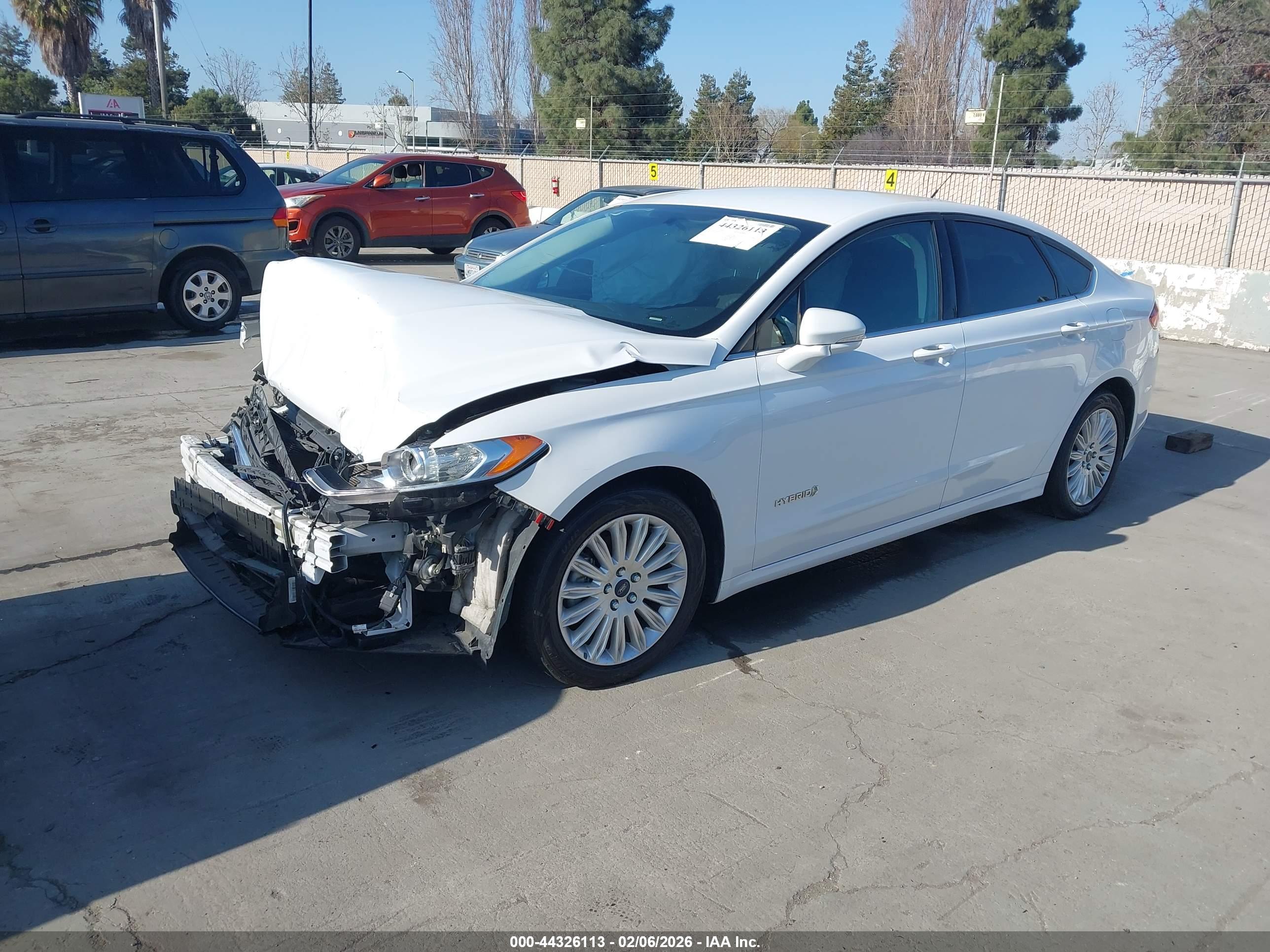 FORD FUSION image 2
