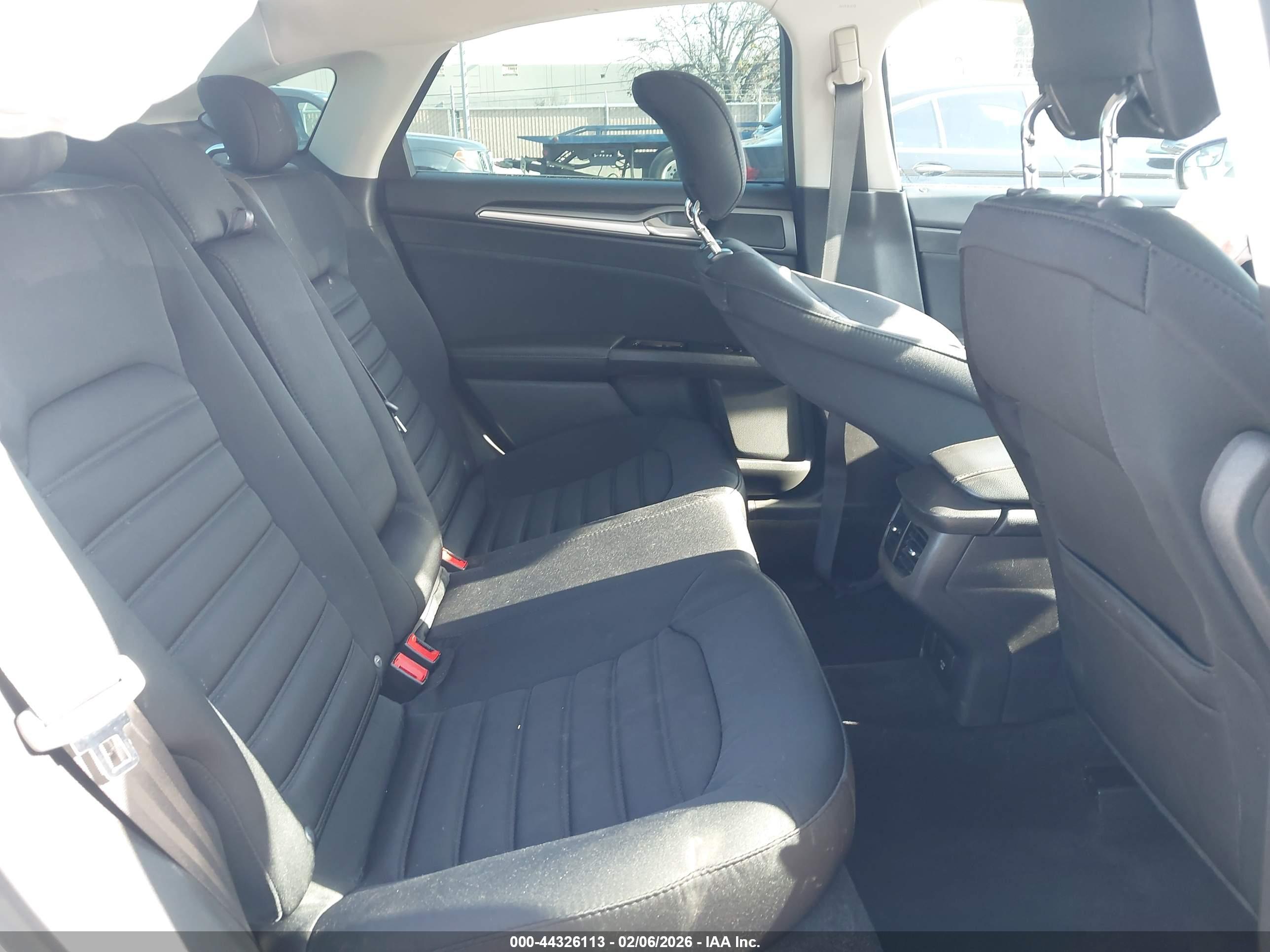 FORD FUSION image 8