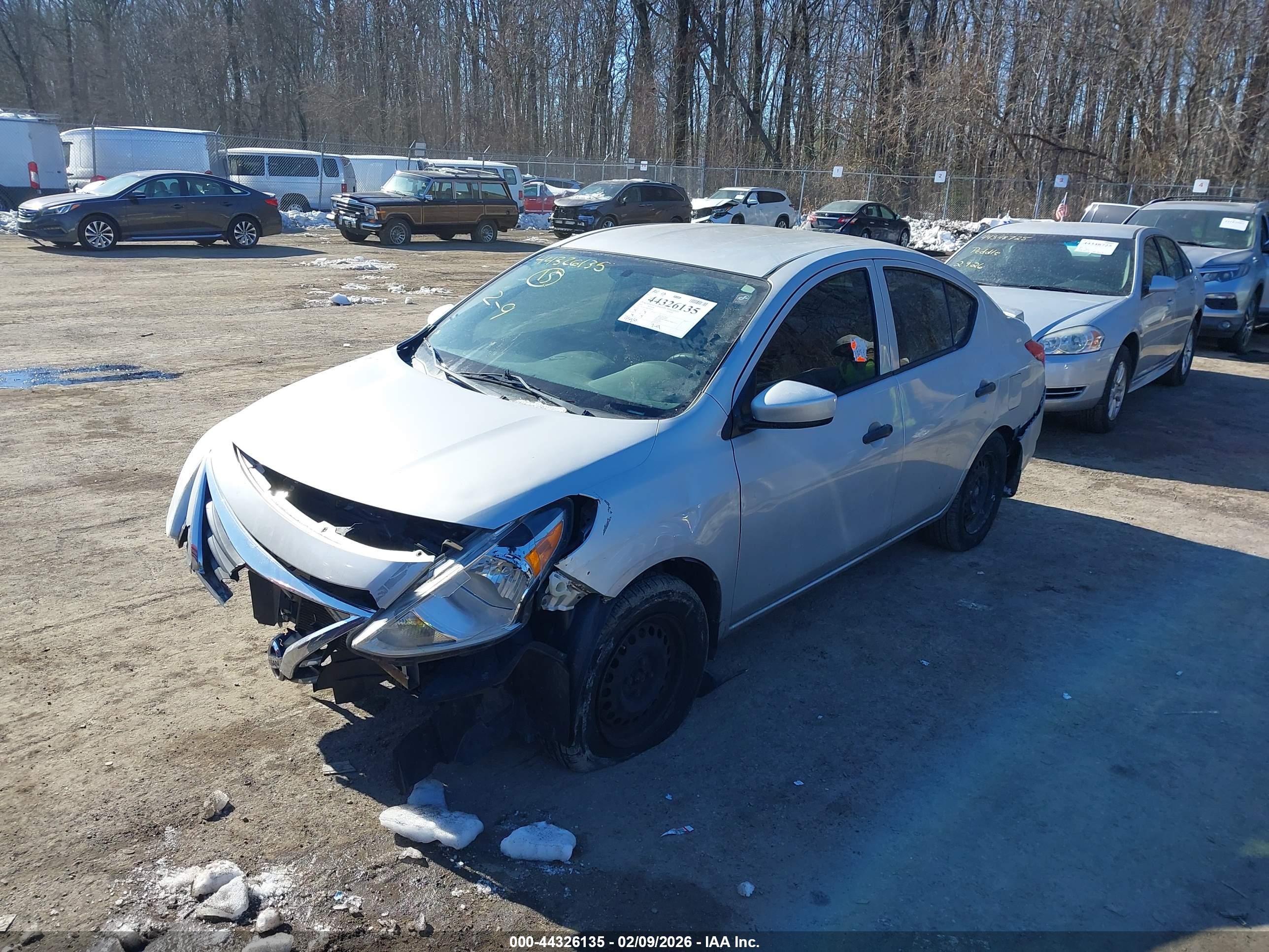NISSAN VERSA image 2
