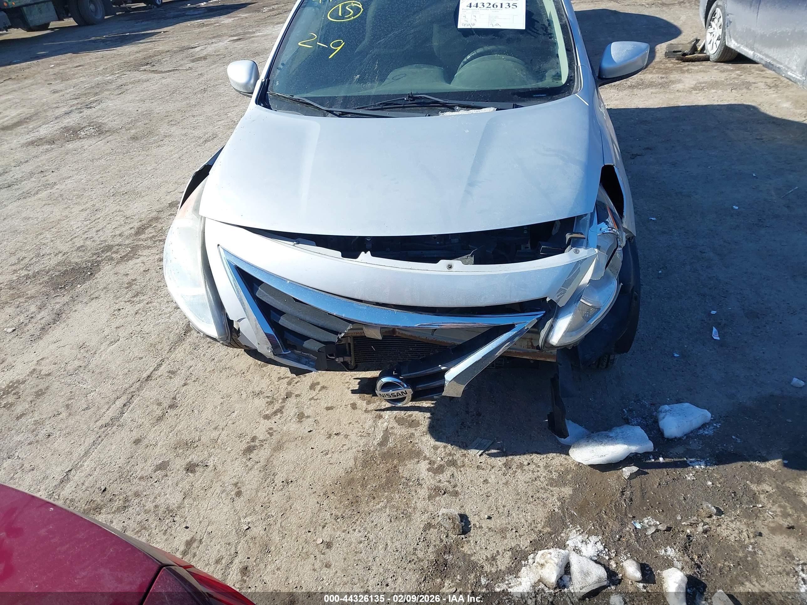 NISSAN VERSA image 6