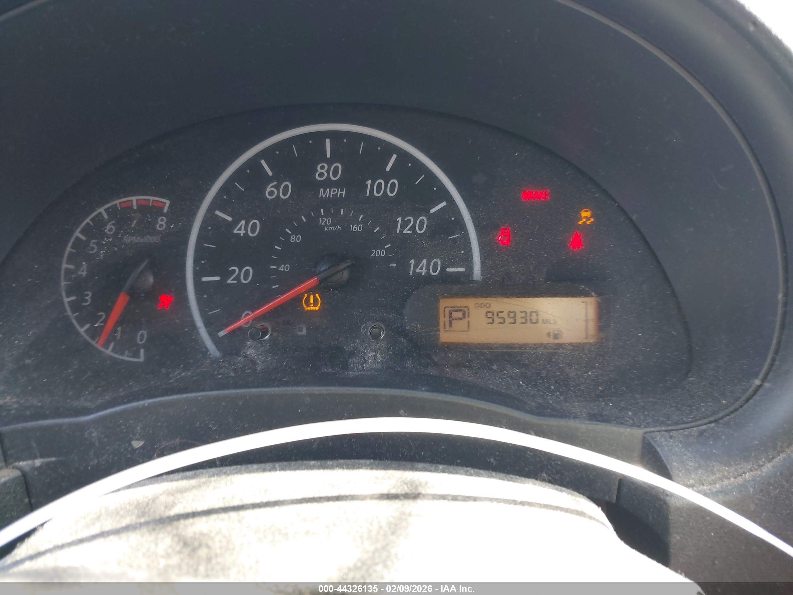 NISSAN VERSA image 7
