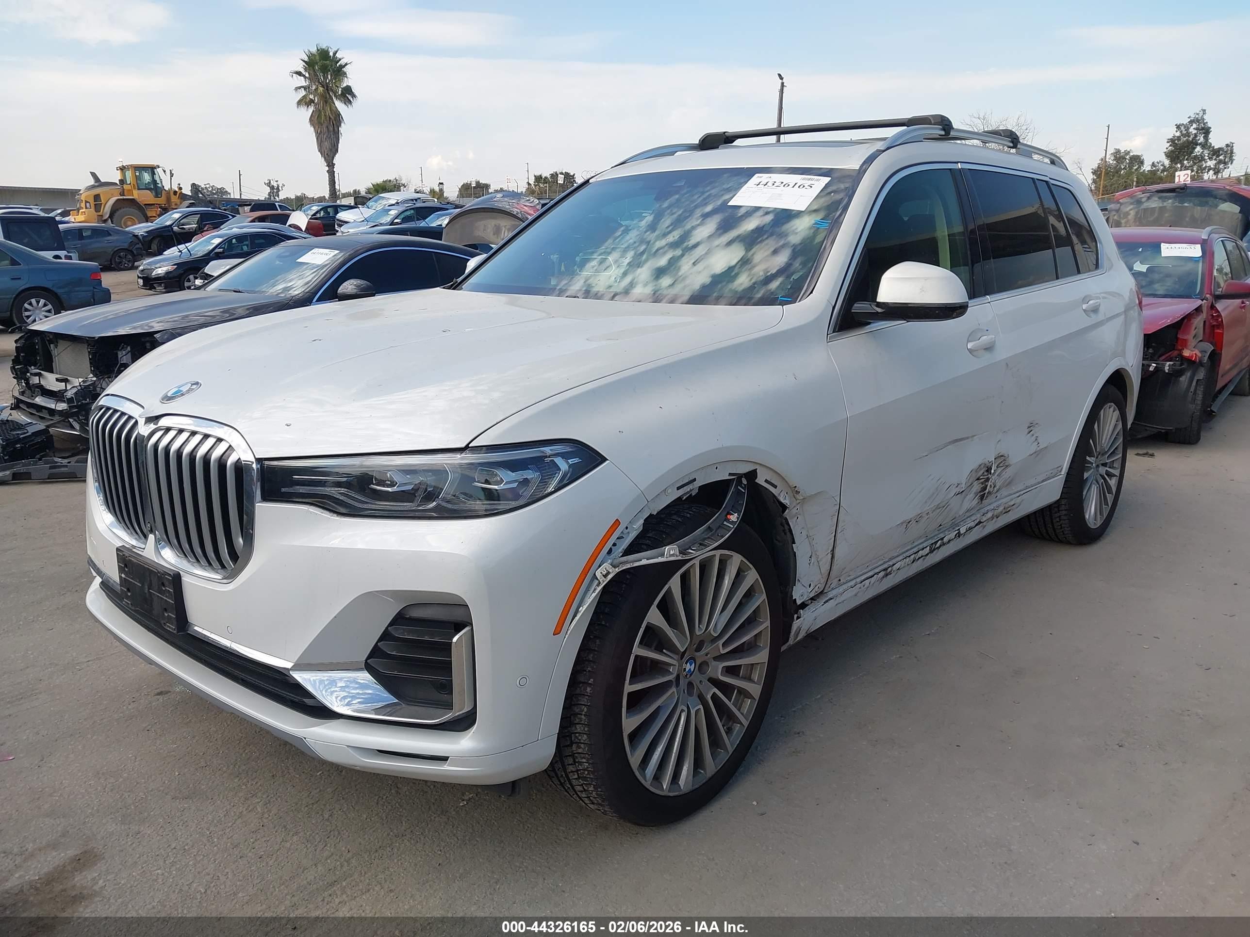 BMW X7 image 2
