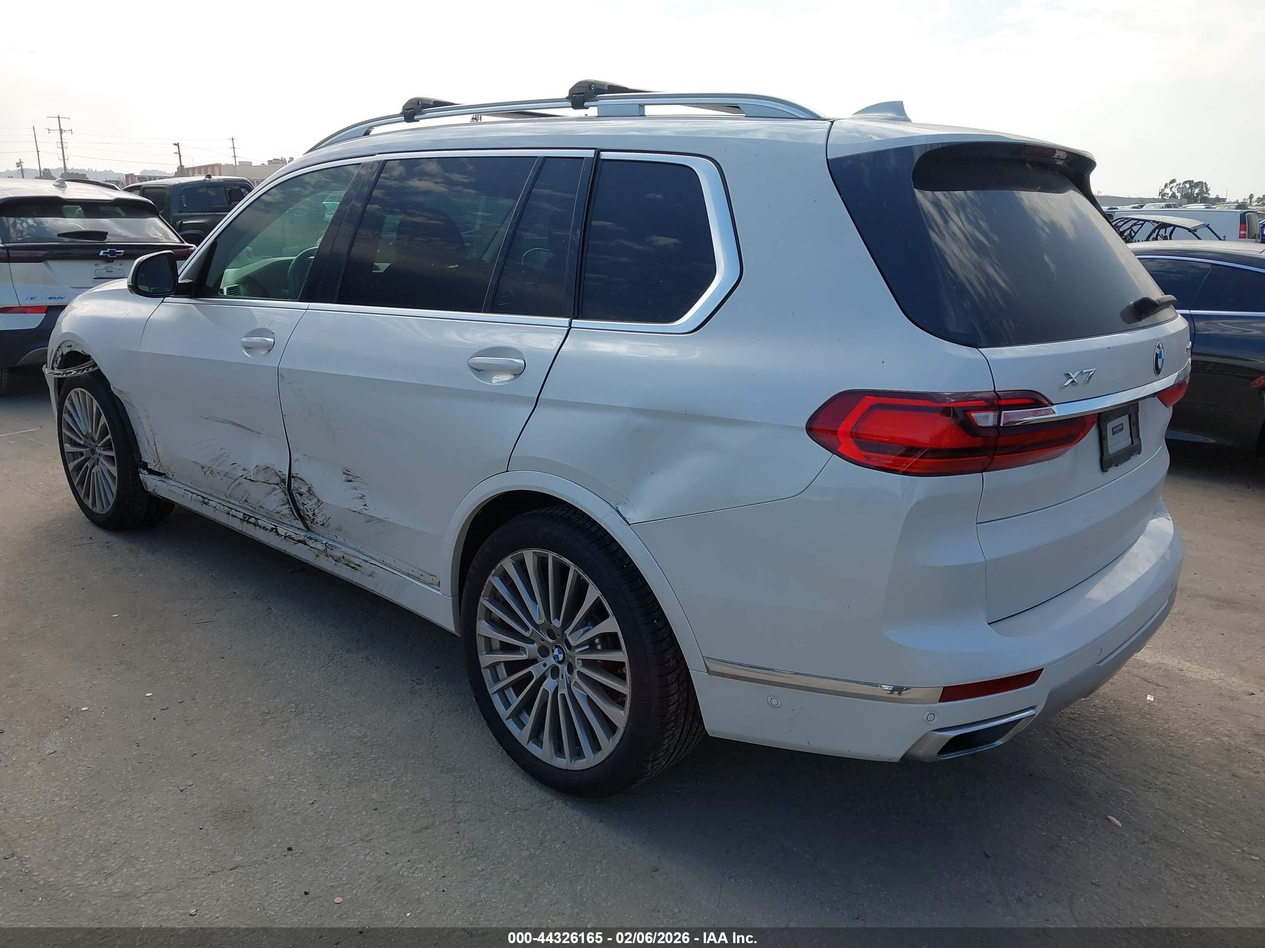 BMW X7 image 3