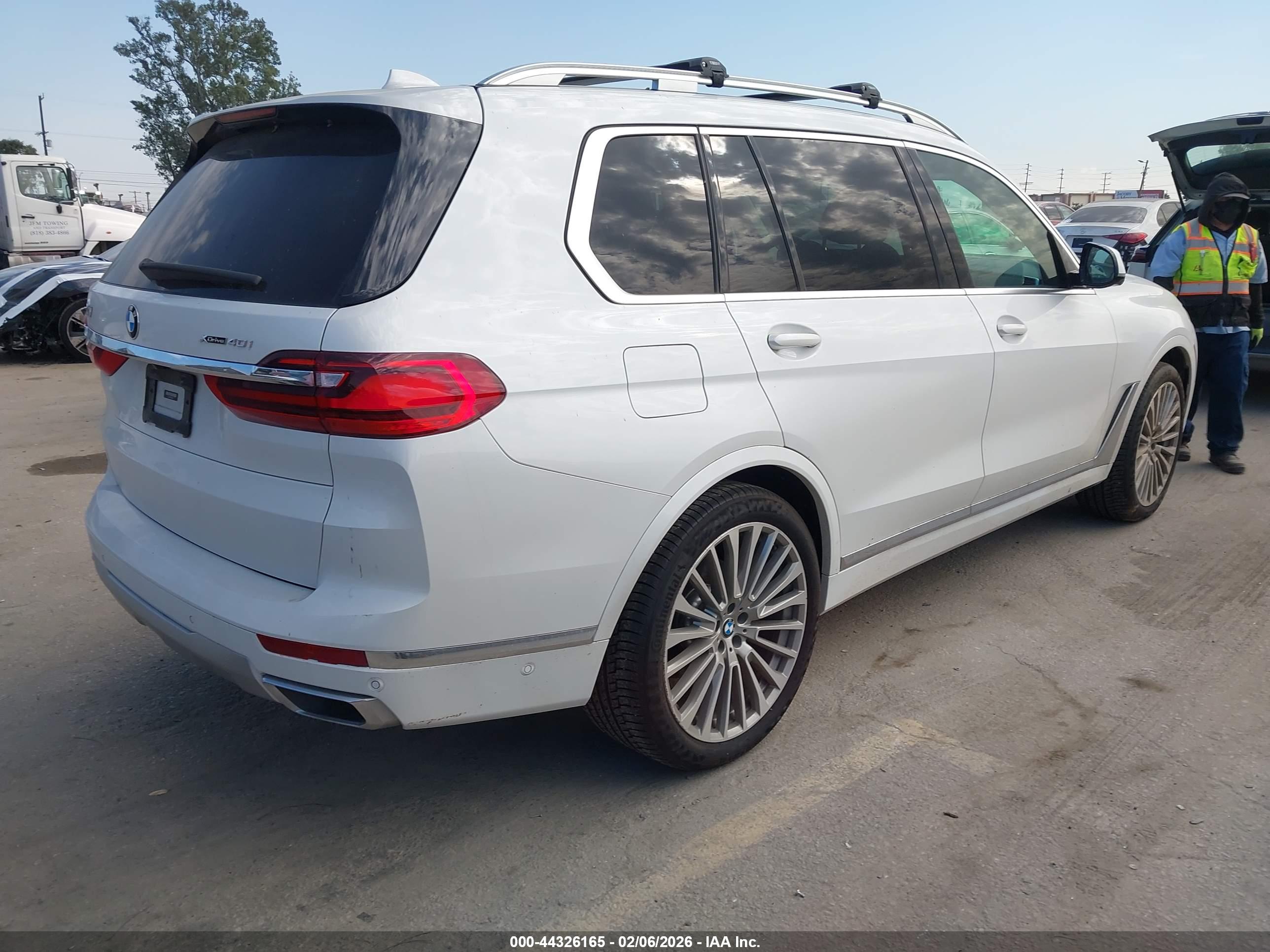 BMW X7 image 4