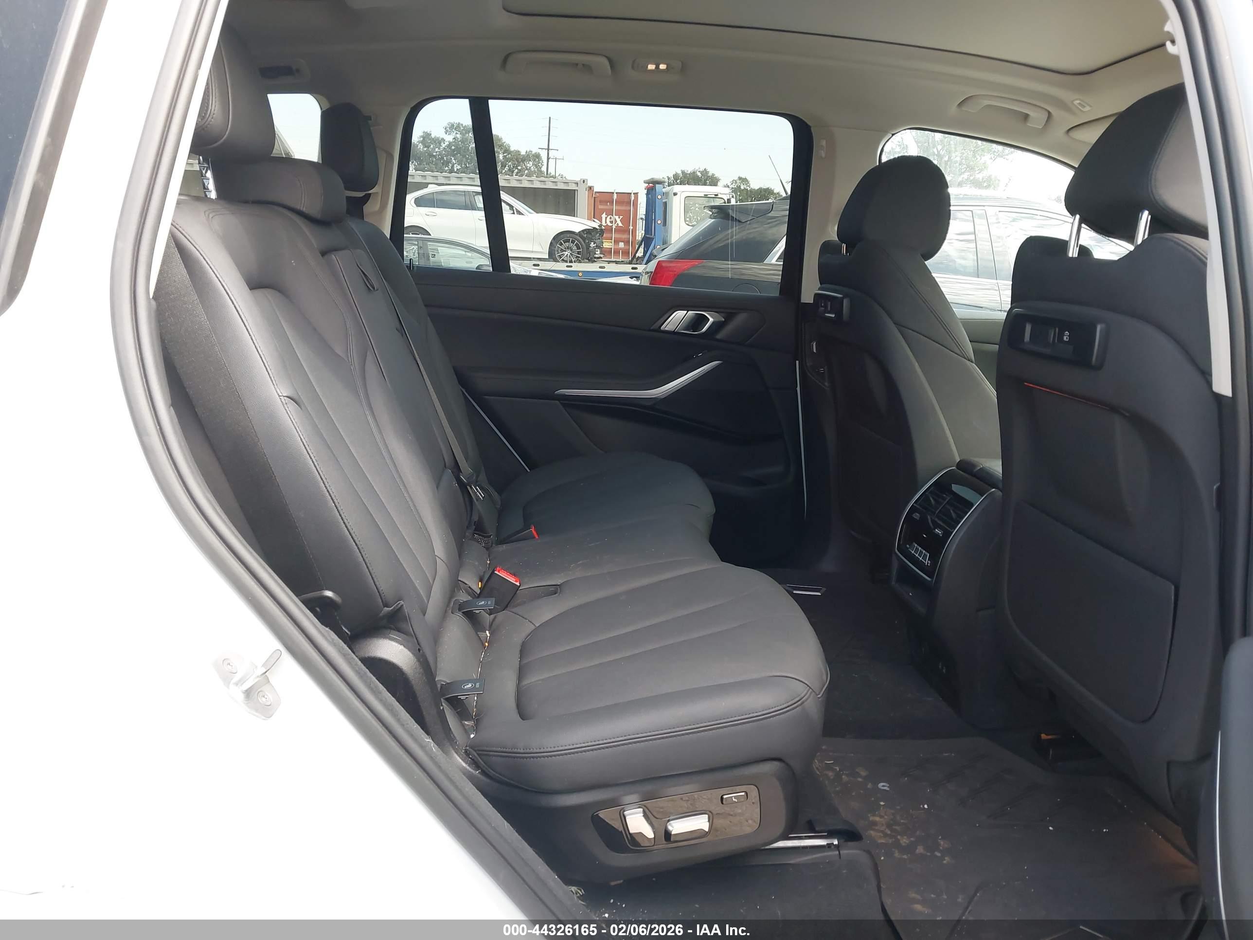 BMW X7 image 8