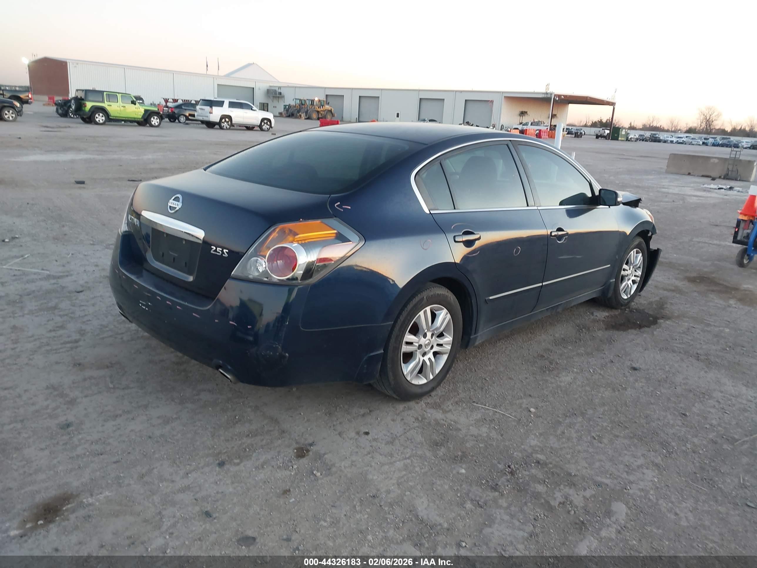 NISSAN ALTIMA image 4
