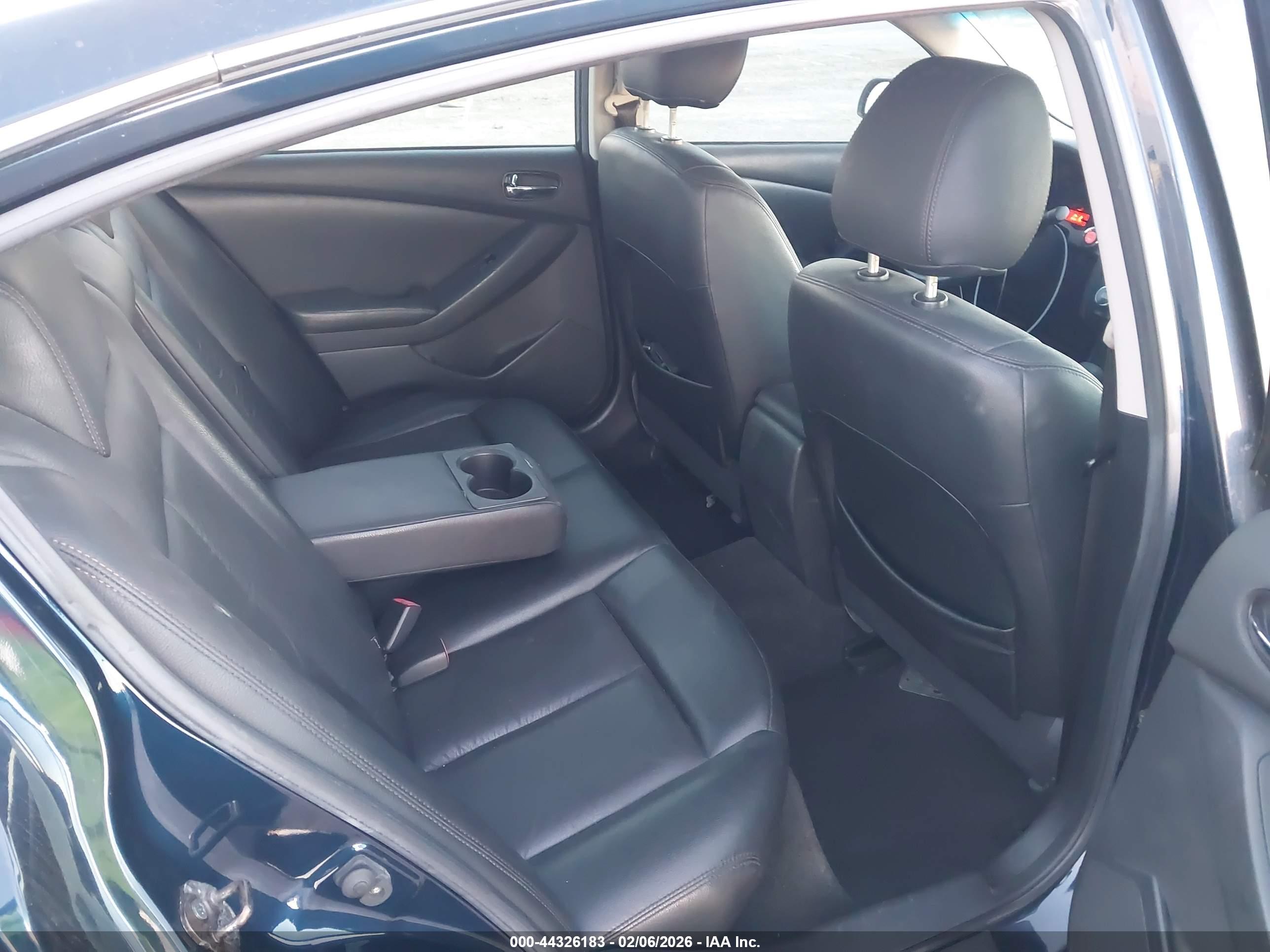 NISSAN ALTIMA image 8