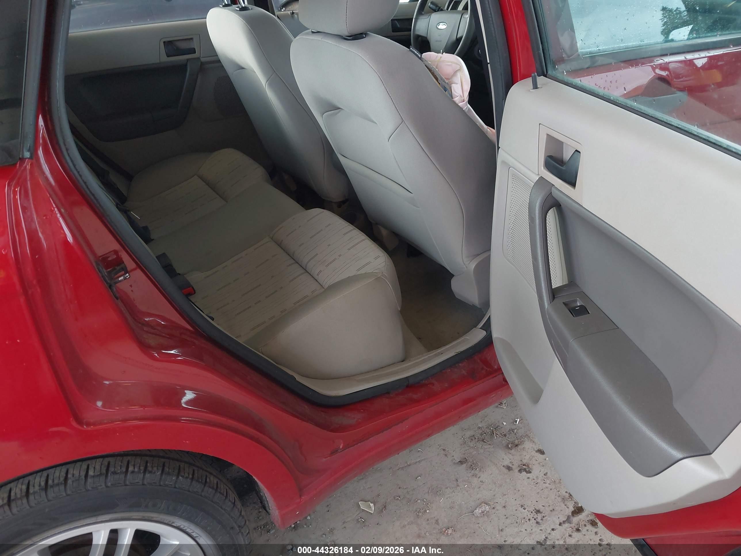 FORD FOCUS image 8