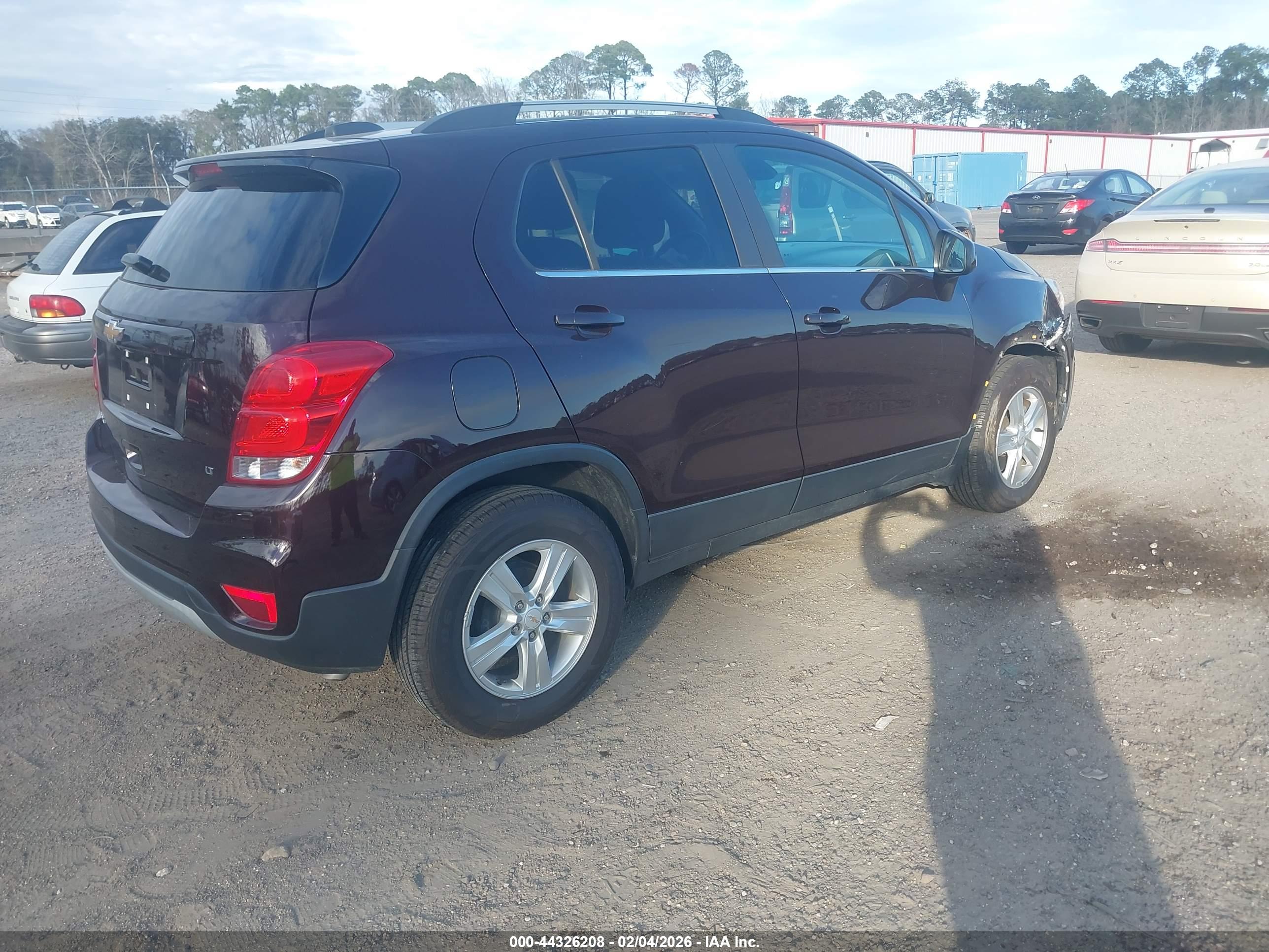 CHEVROLET TRAX image 2