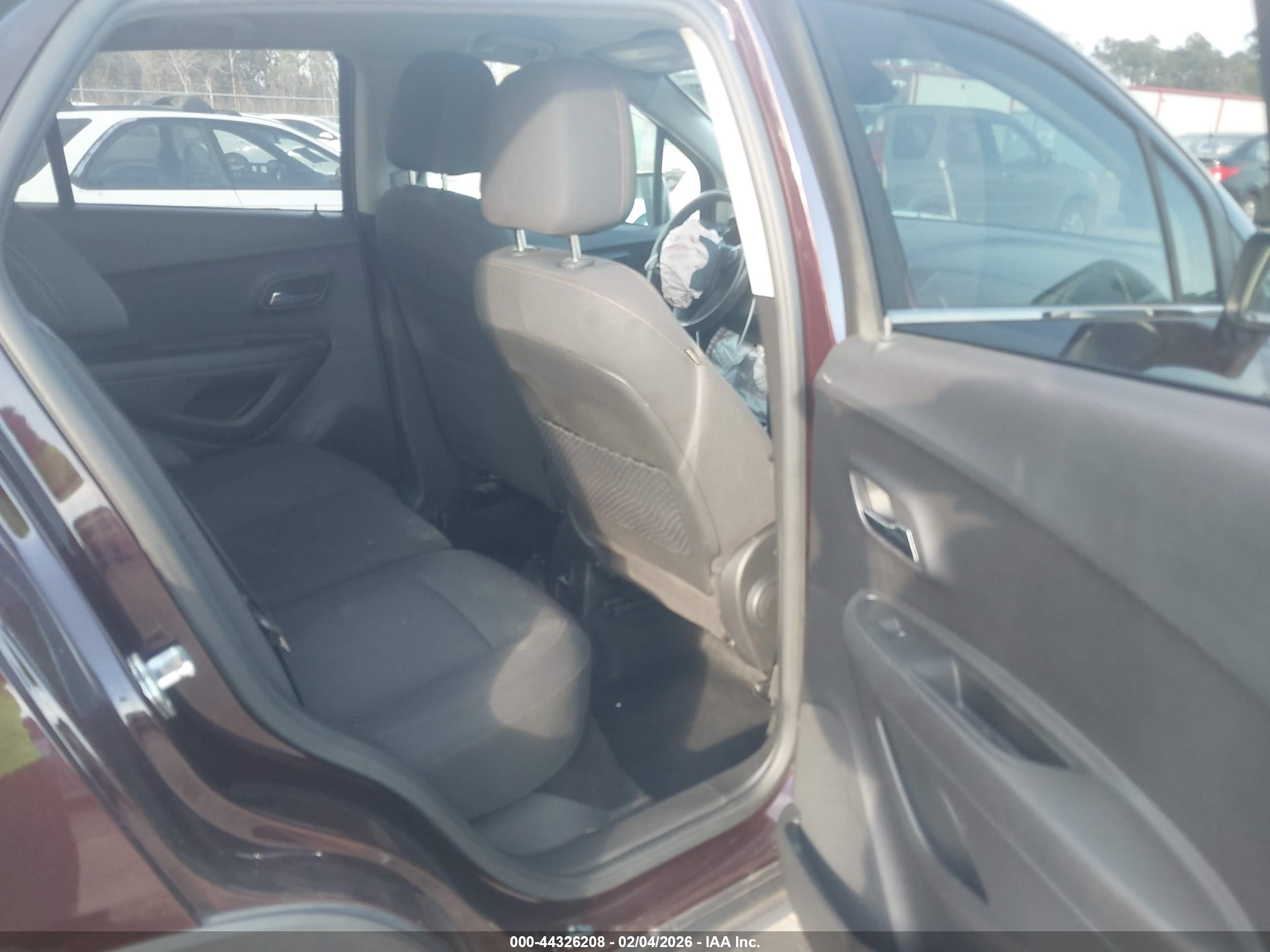 CHEVROLET TRAX image 8