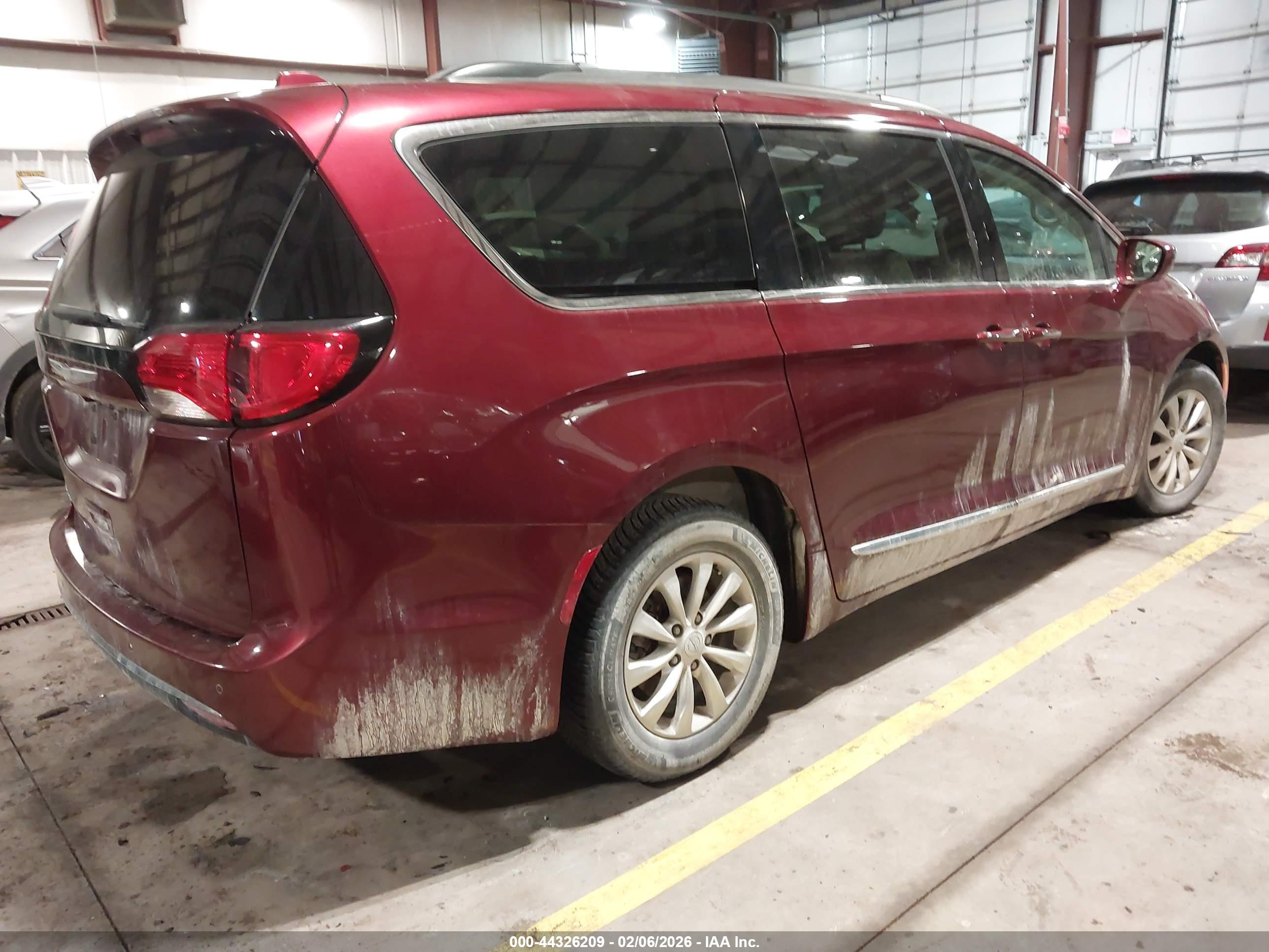 CHRYSLER PACIFICA image 4