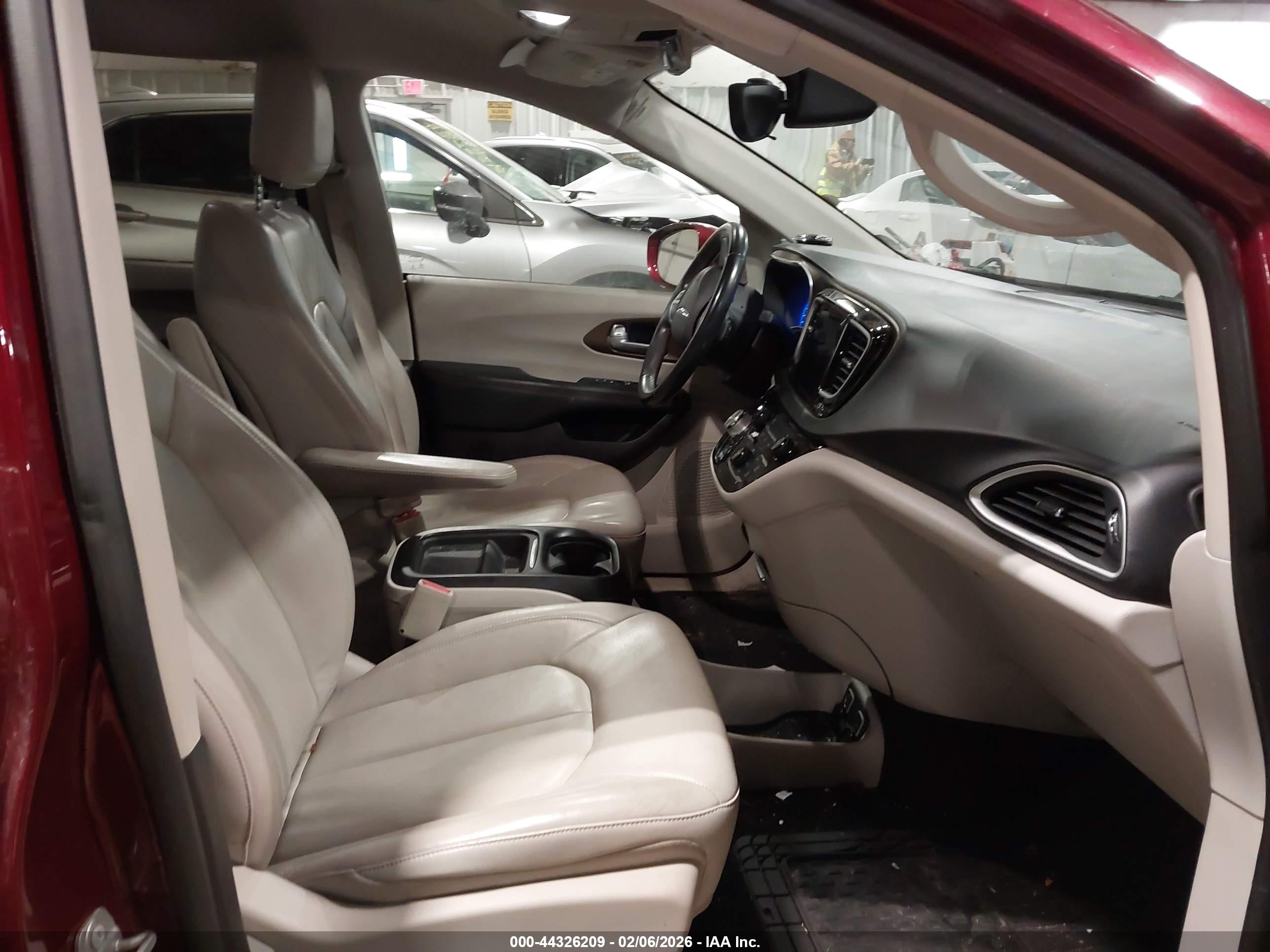 CHRYSLER PACIFICA image 5