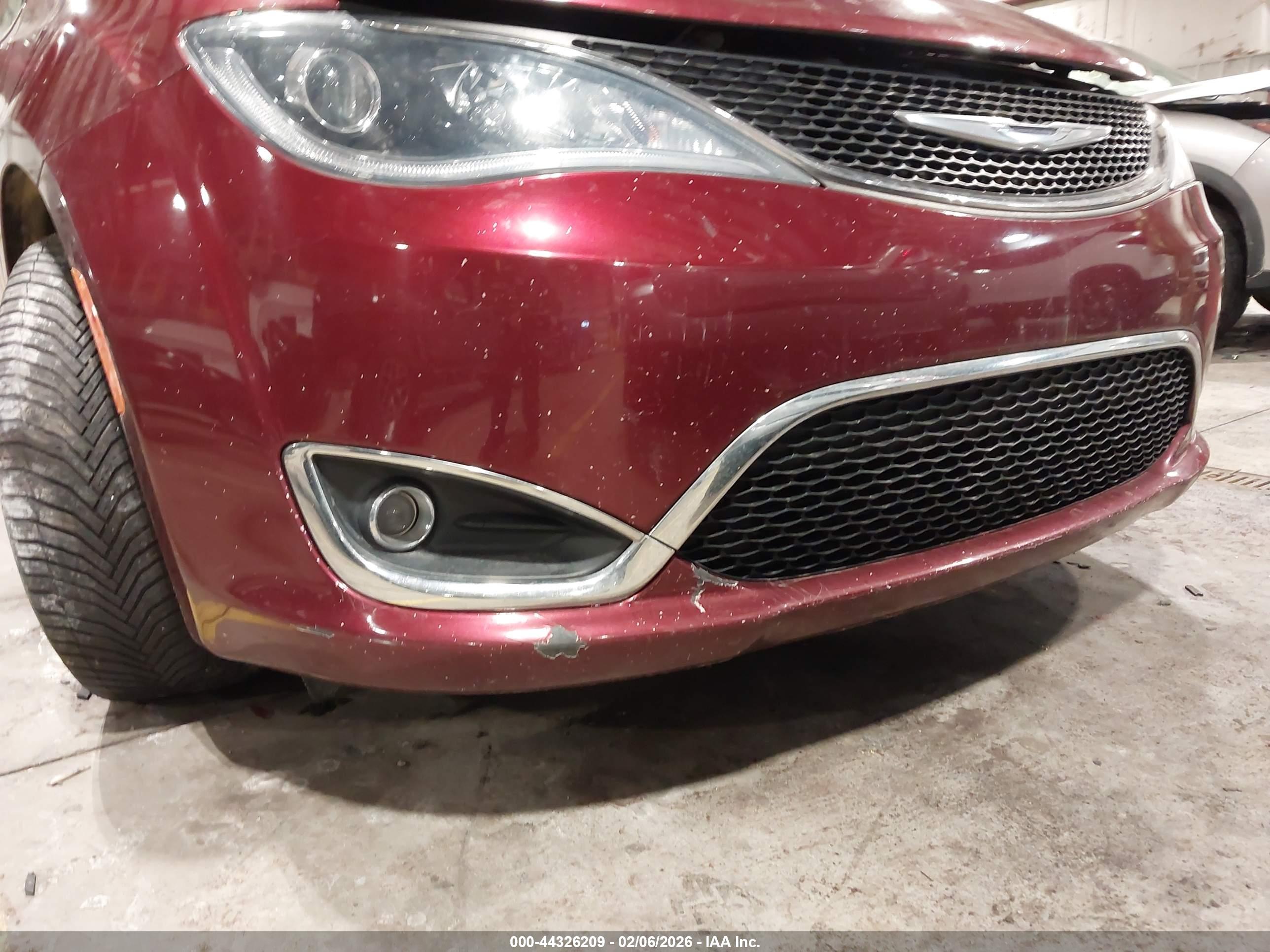 CHRYSLER PACIFICA image 6