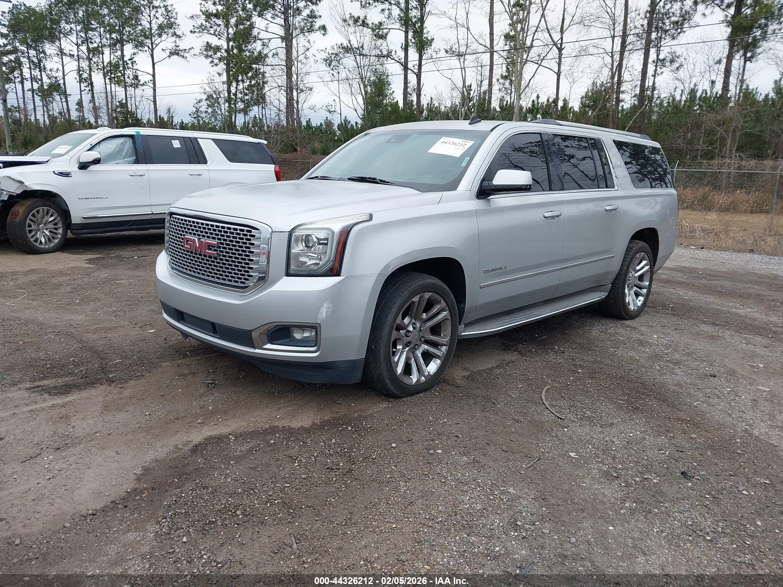 GMC YUKON image 2