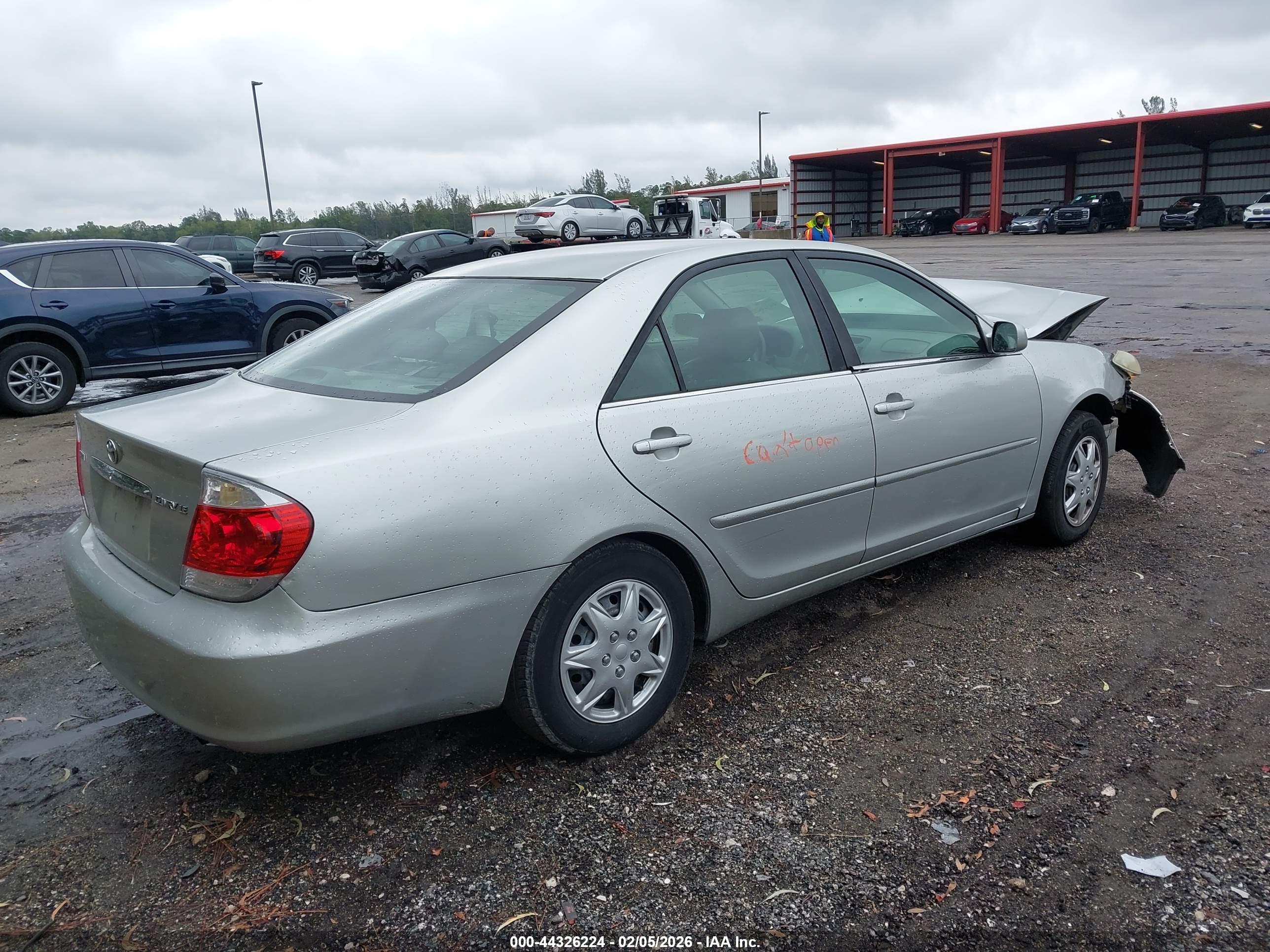 TOYOTA CAMRY image 4