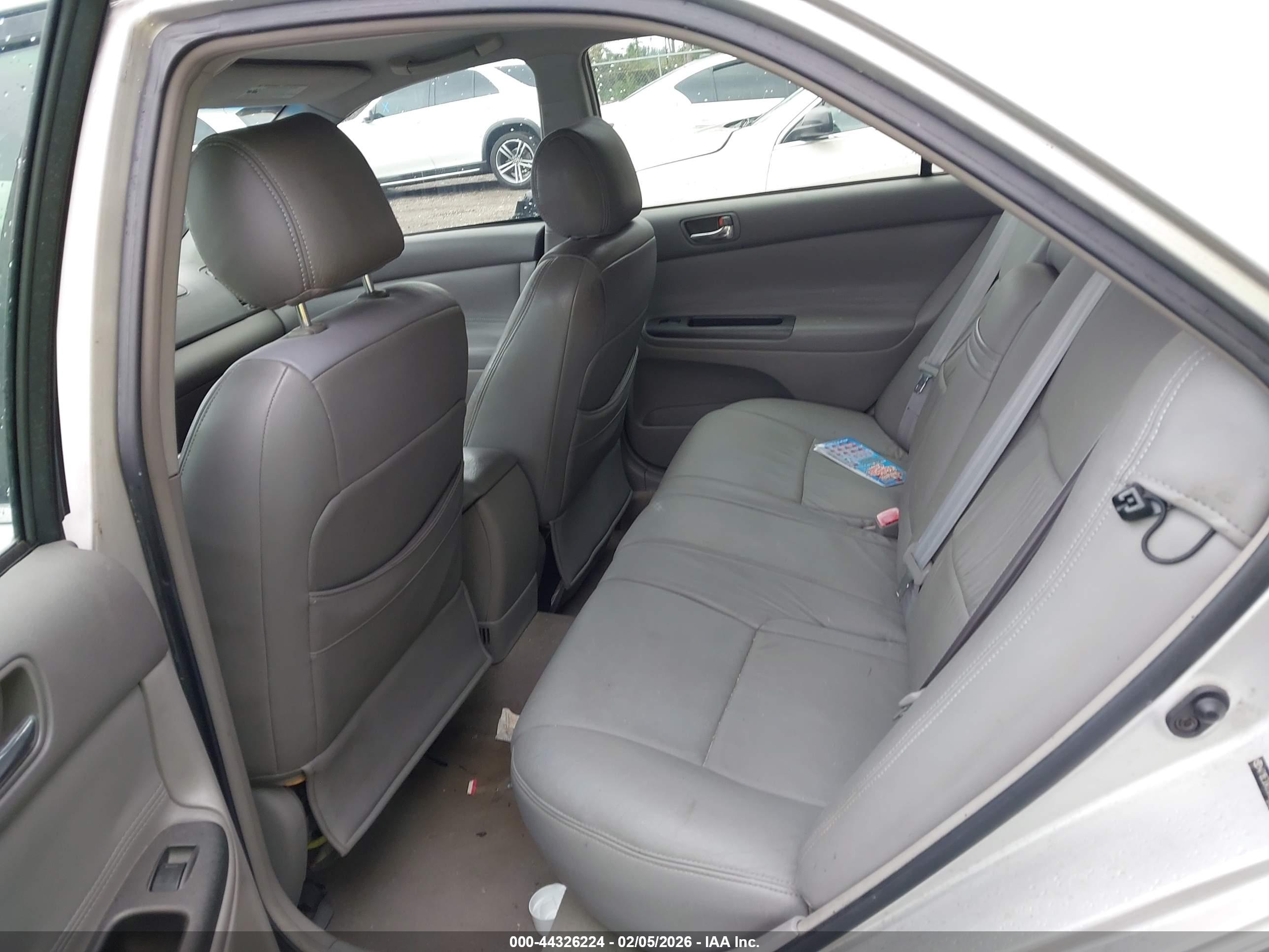 TOYOTA CAMRY image 8