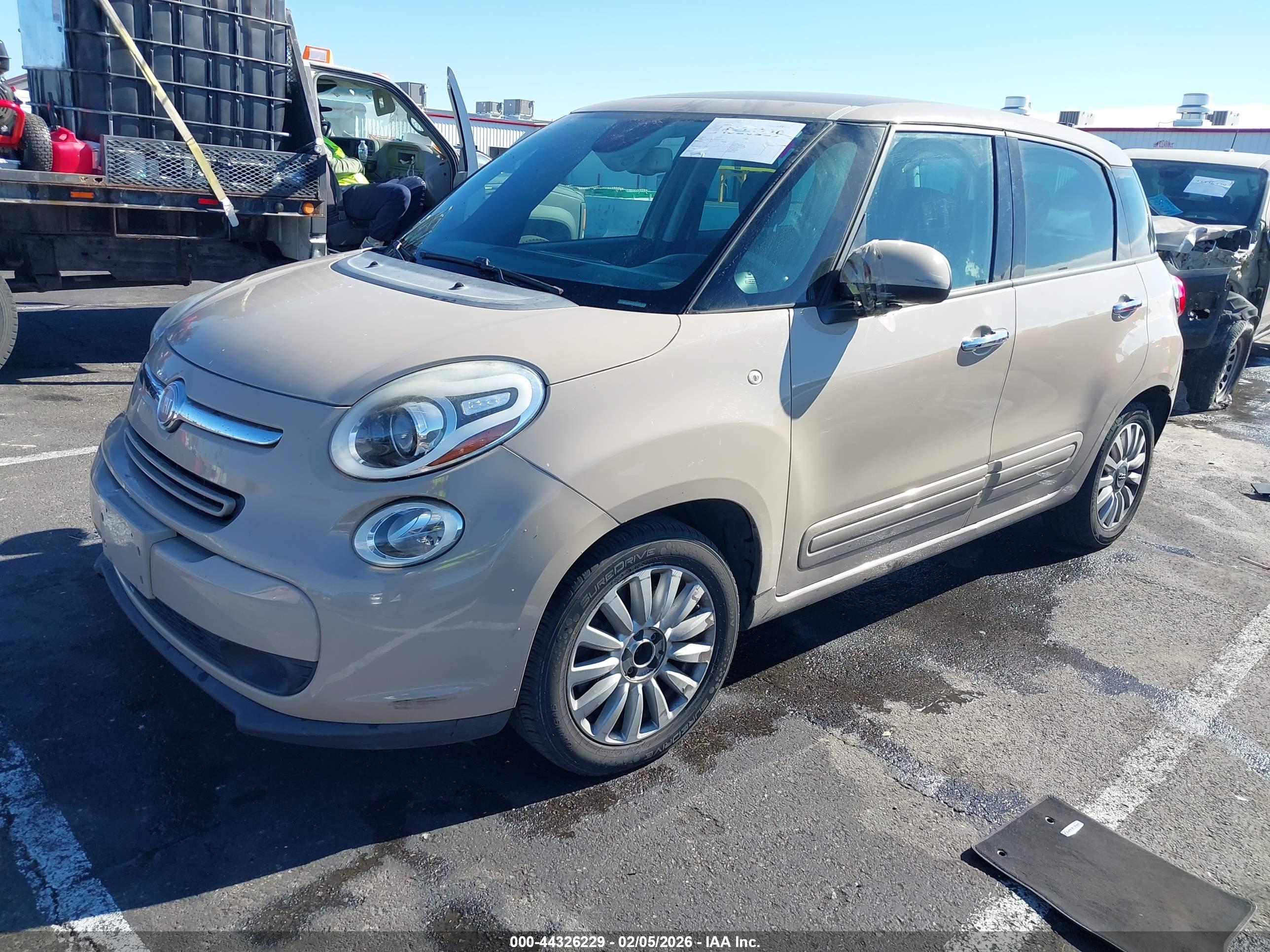 FIAT 500L image 2