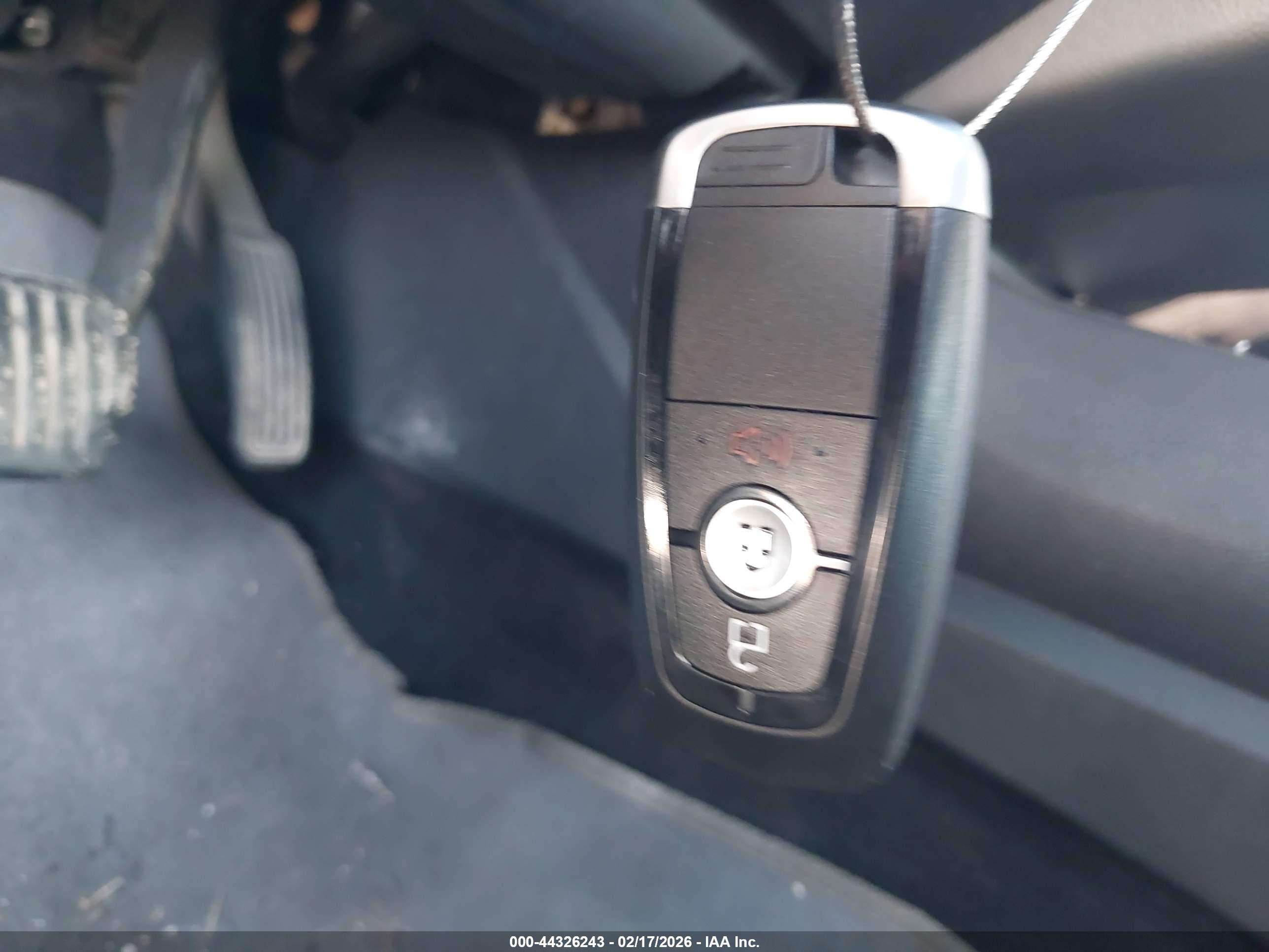FORD FUSION image 11