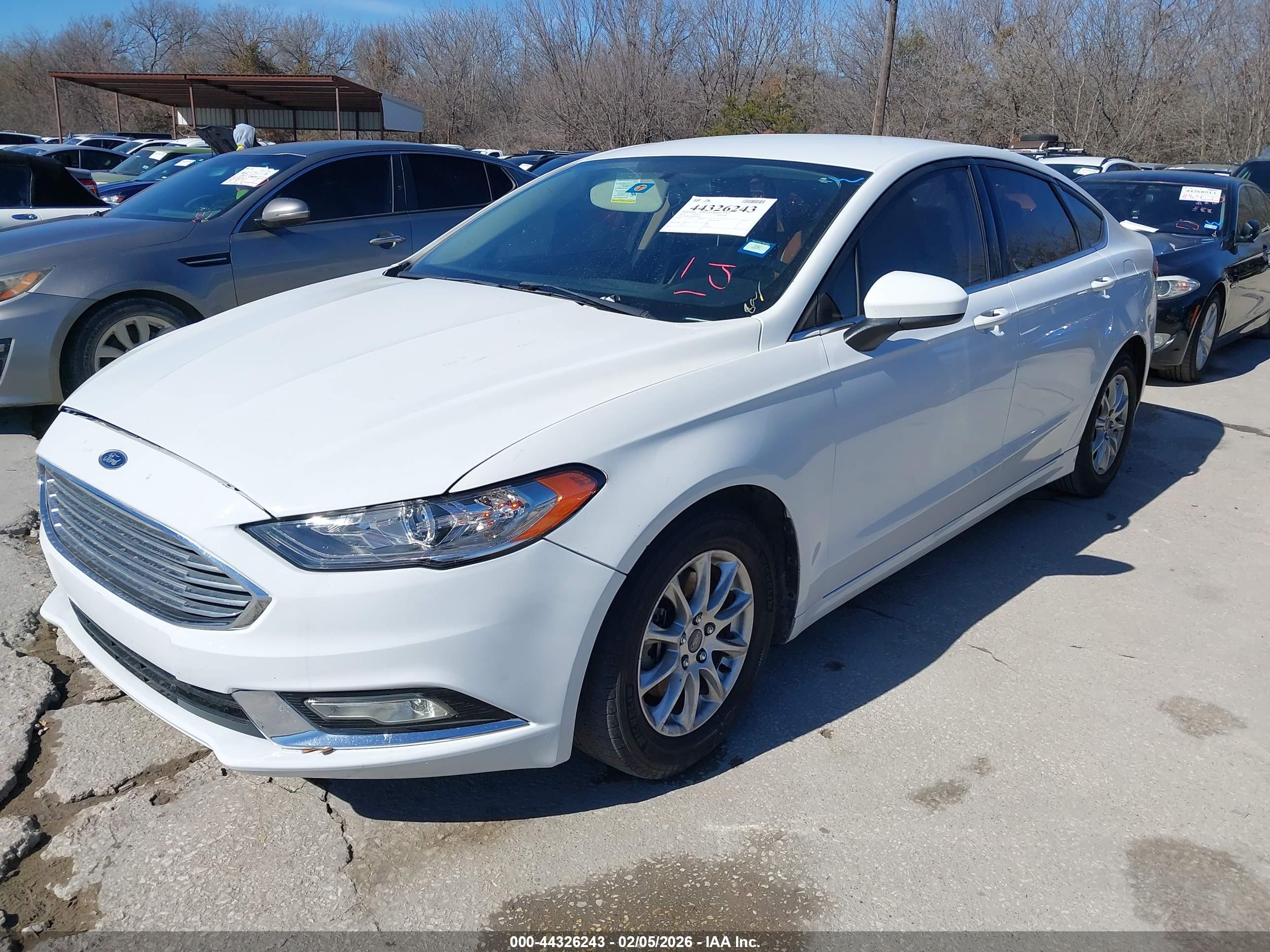 FORD FUSION image 2