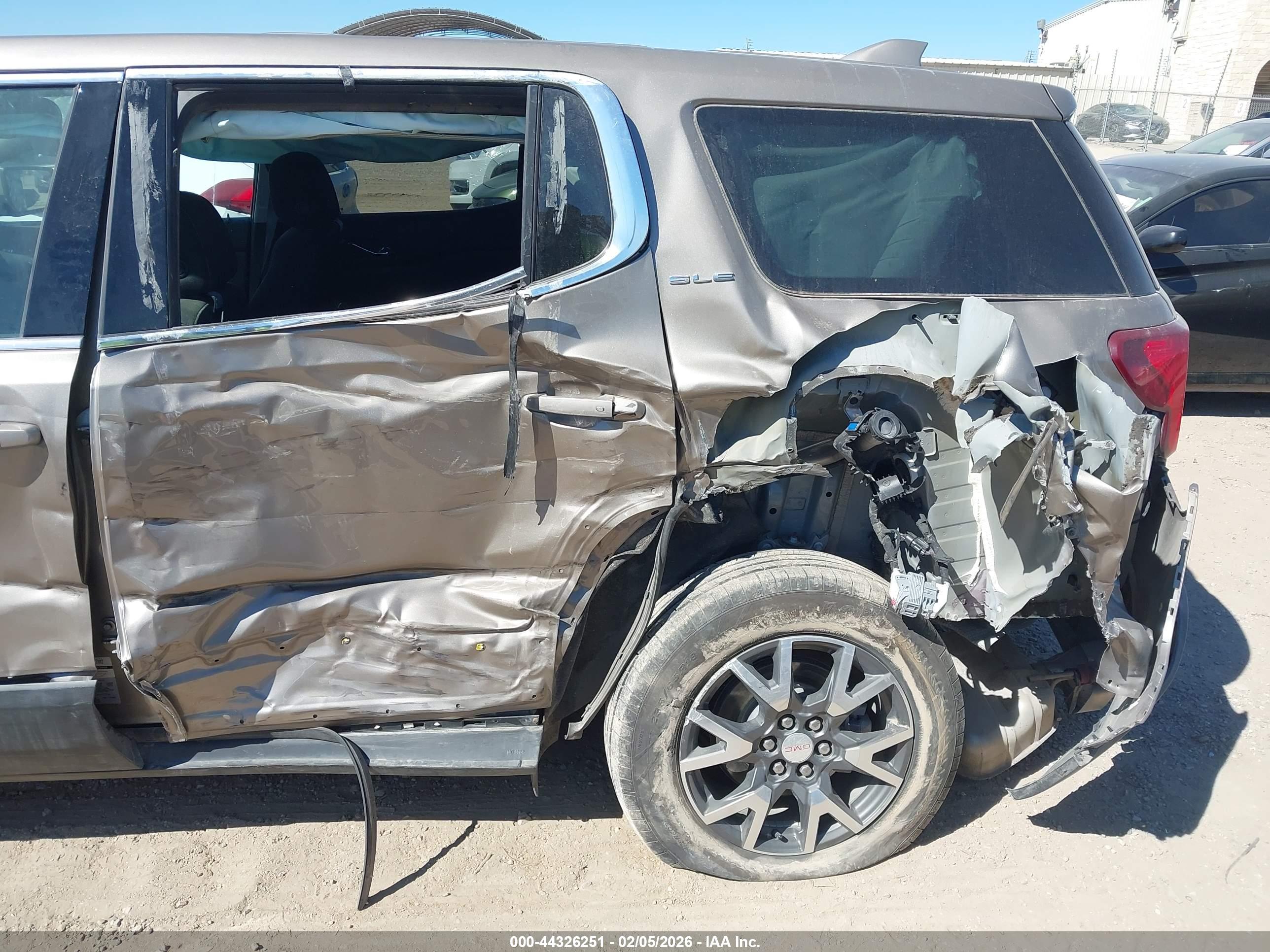 GMC ACADIA image 6