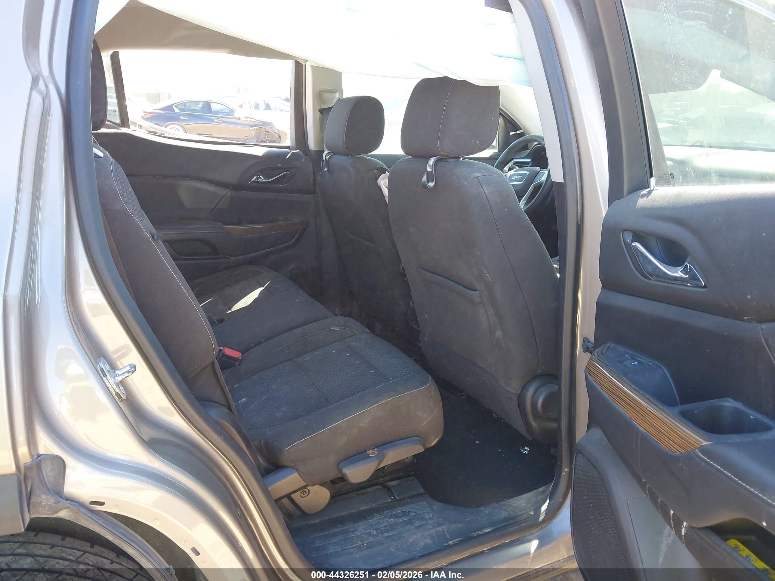 GMC ACADIA image 8