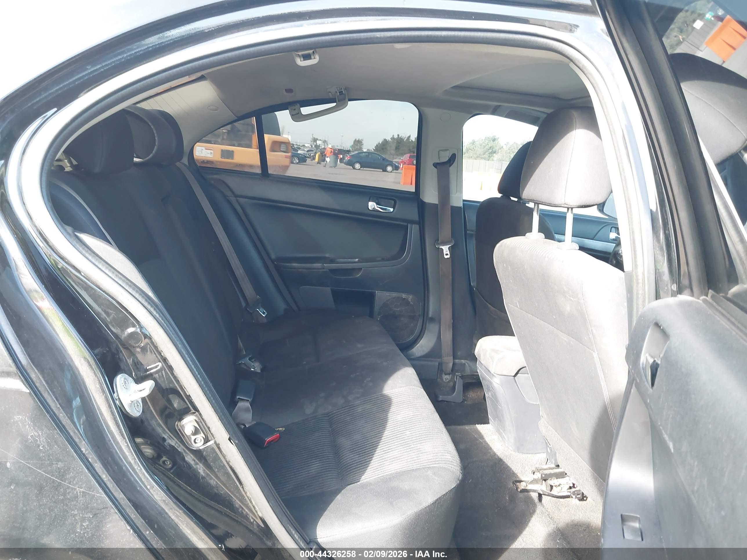 MITSUBISHI LANCER image 8