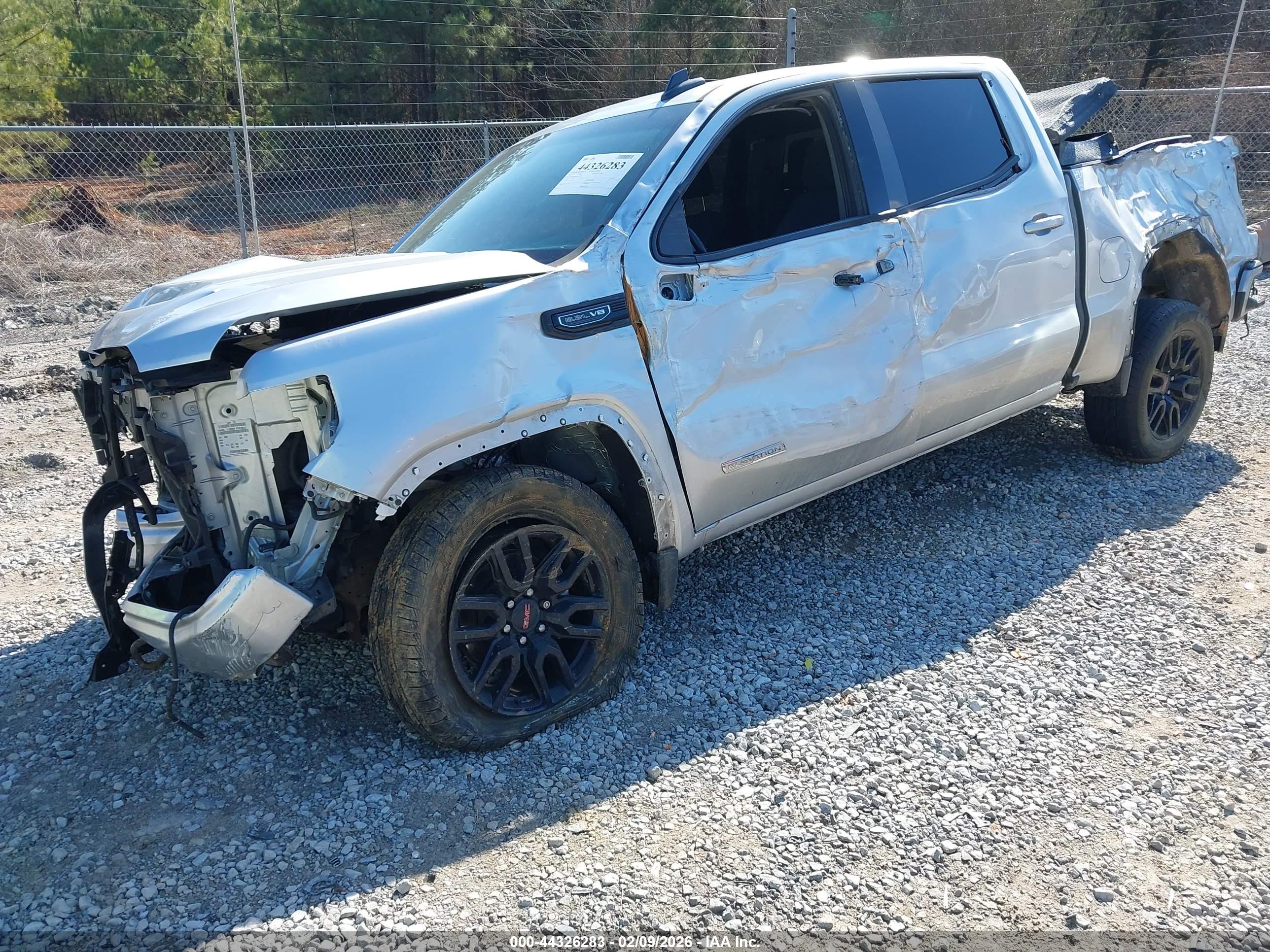 GMC SIERRA image 2