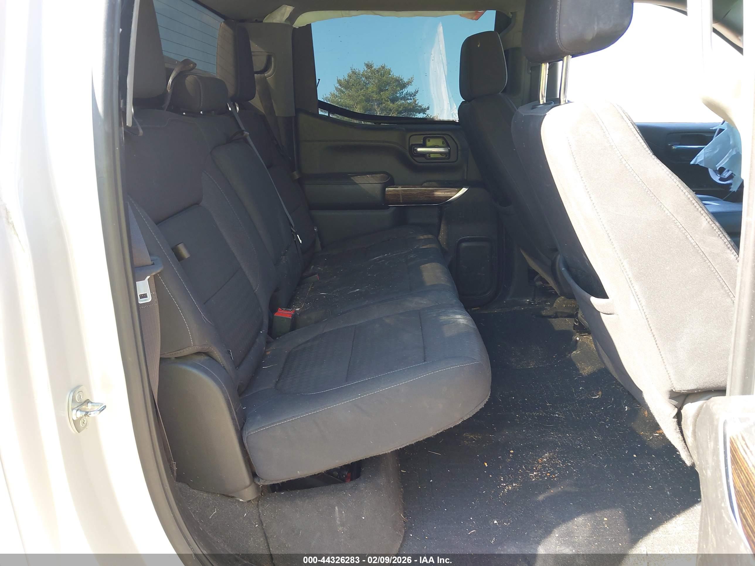 GMC SIERRA image 8