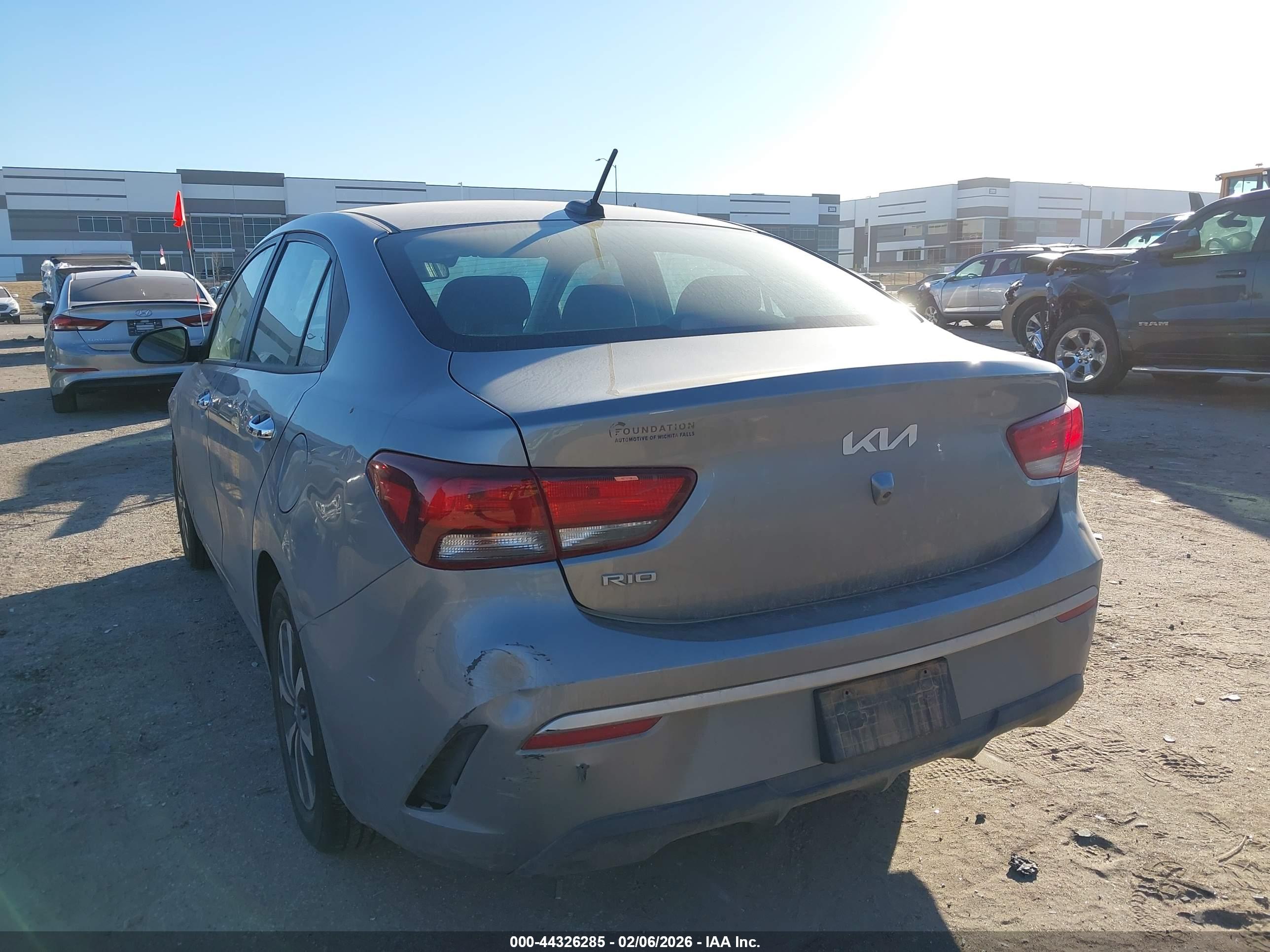 KIA RIO image 3