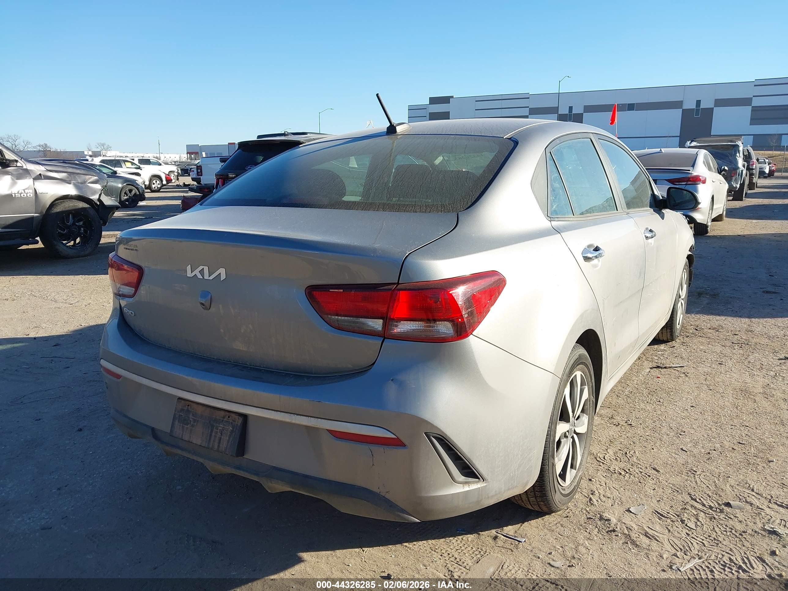 KIA RIO image 4