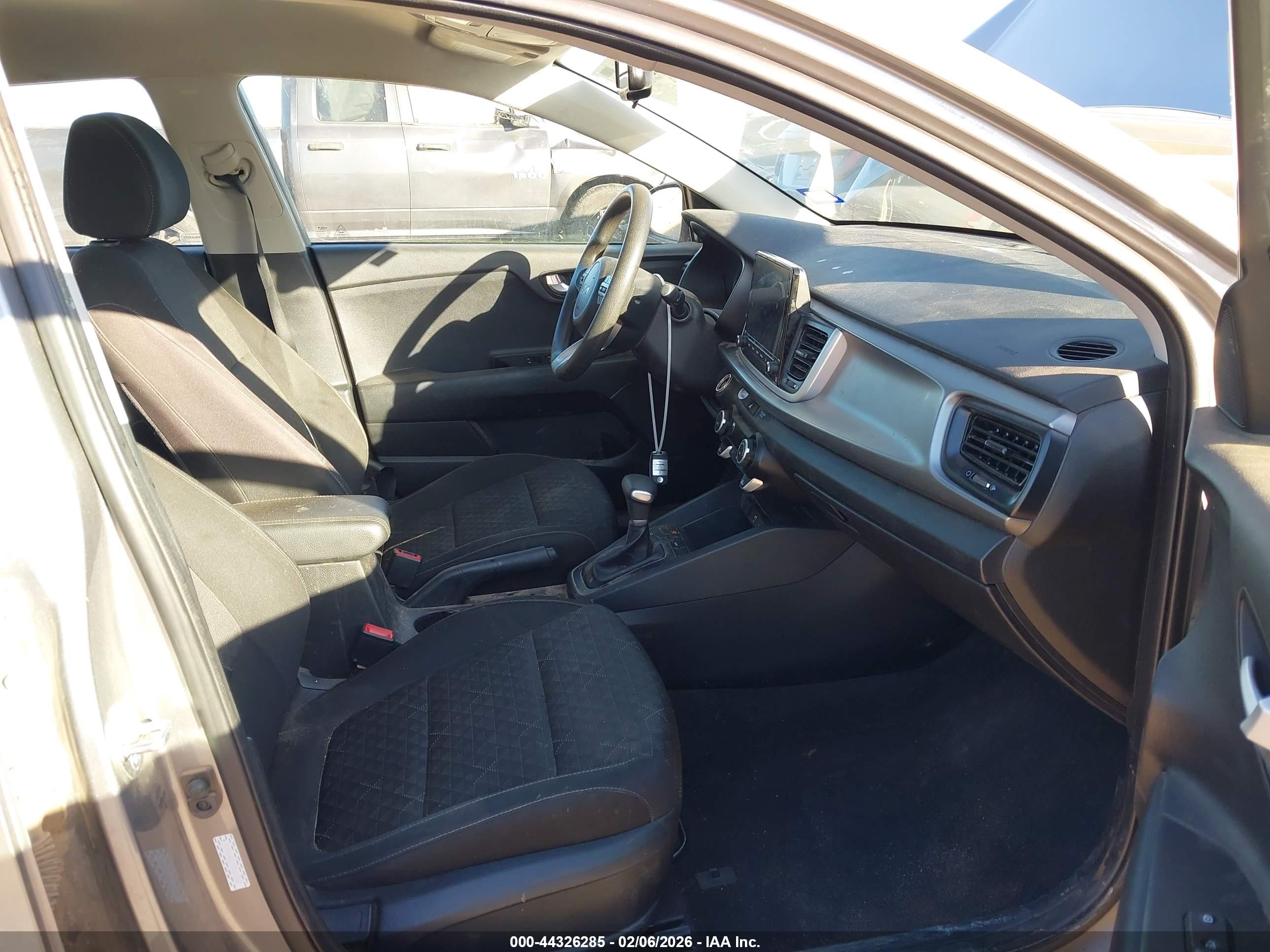 KIA RIO image 5