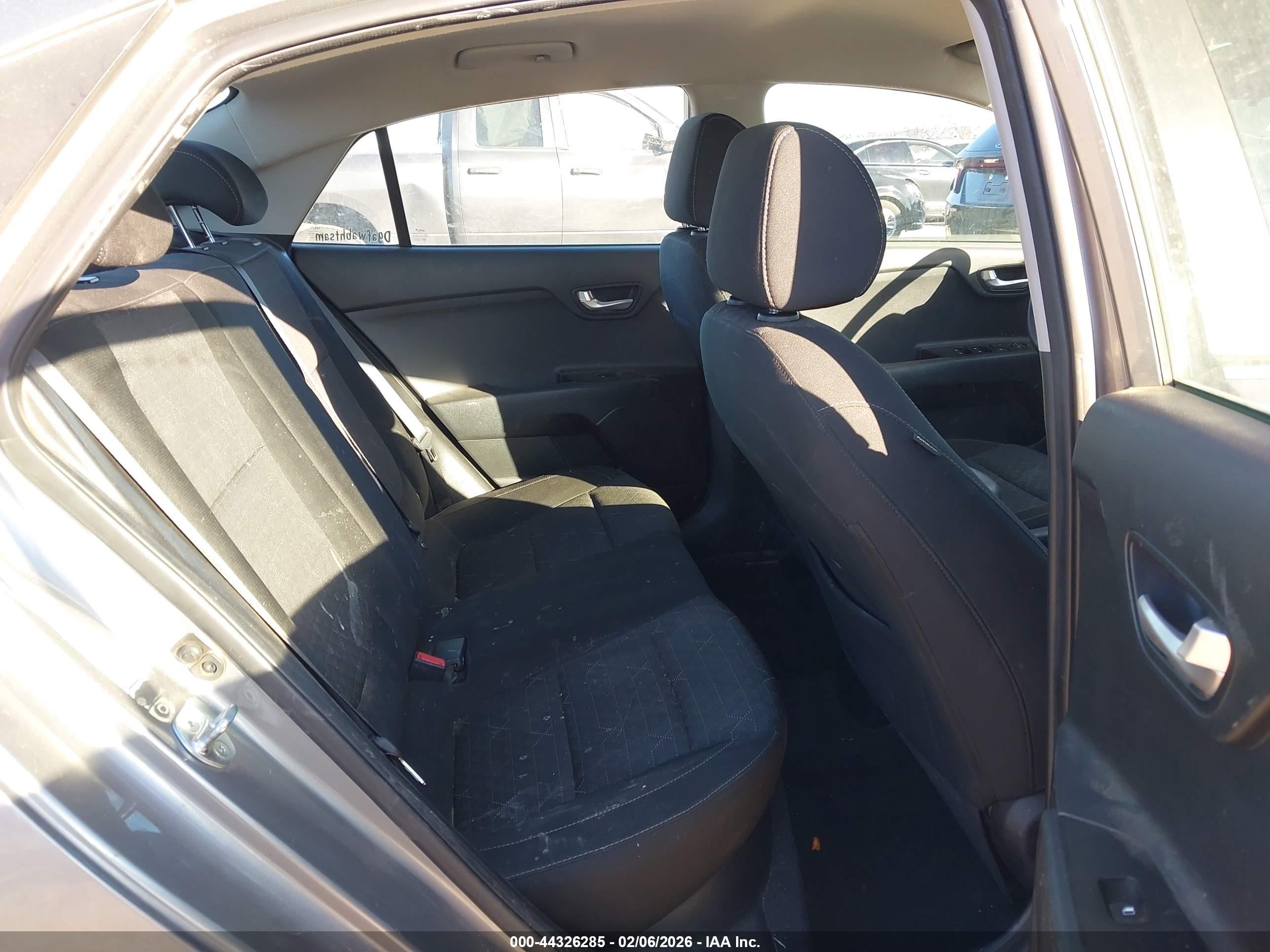 KIA RIO image 8