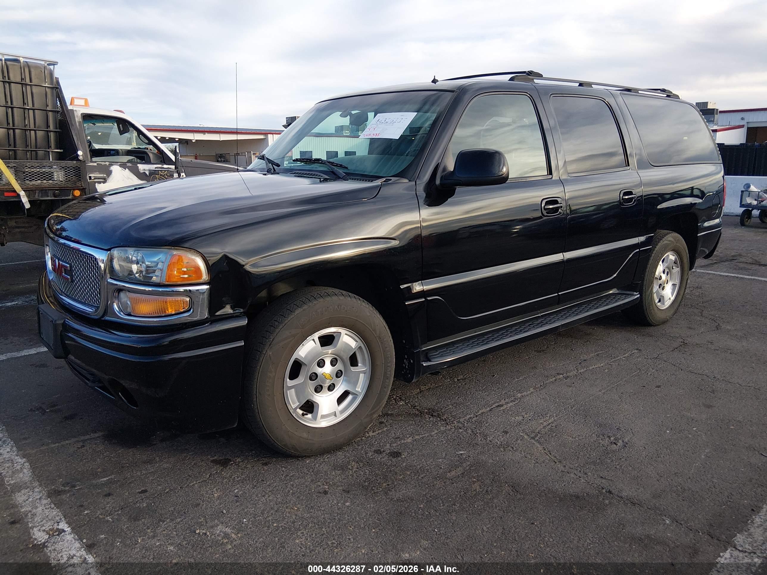 GMC YUKON image 2