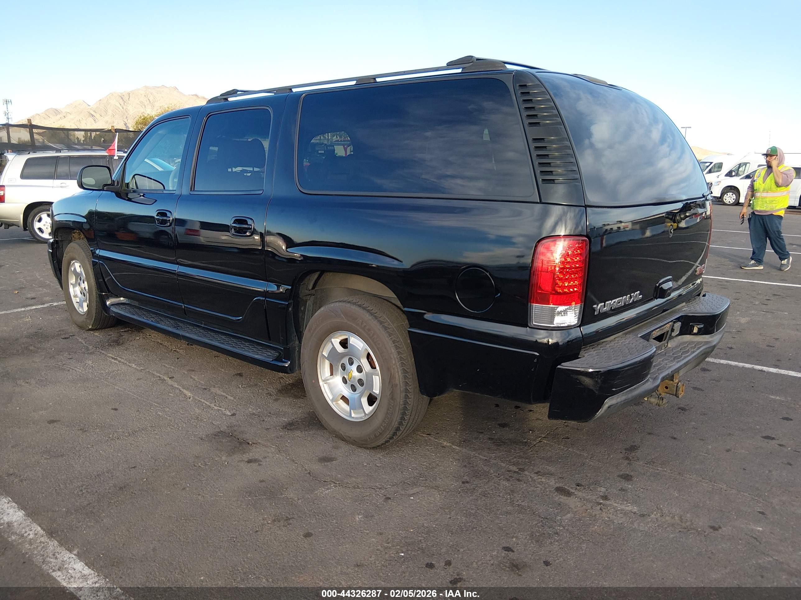 GMC YUKON image 3