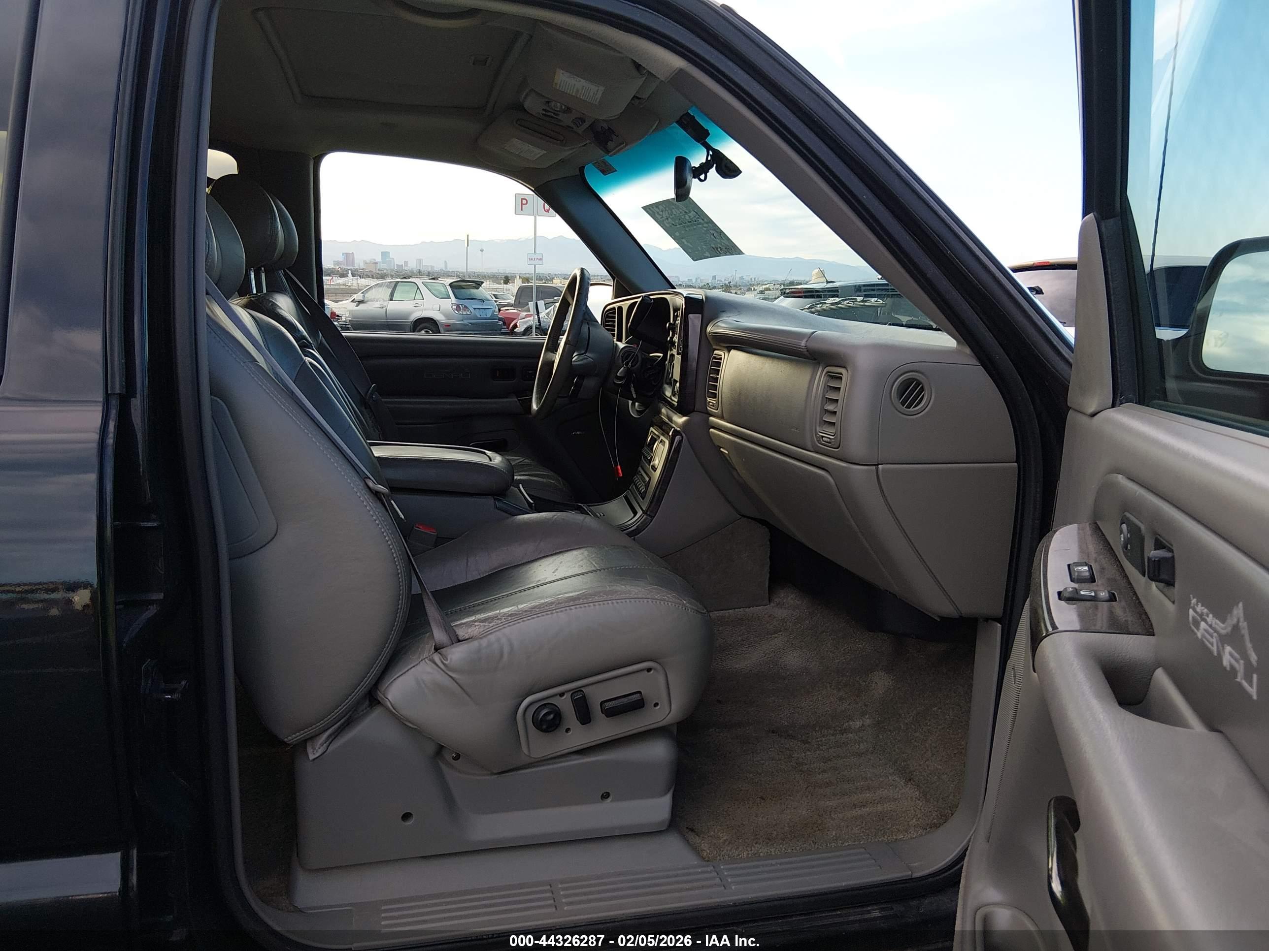 GMC YUKON image 5