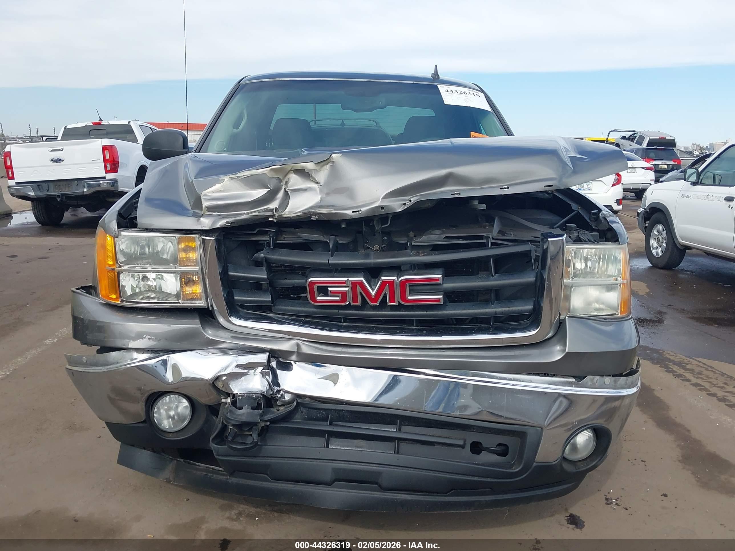GMC SIERRA image 6